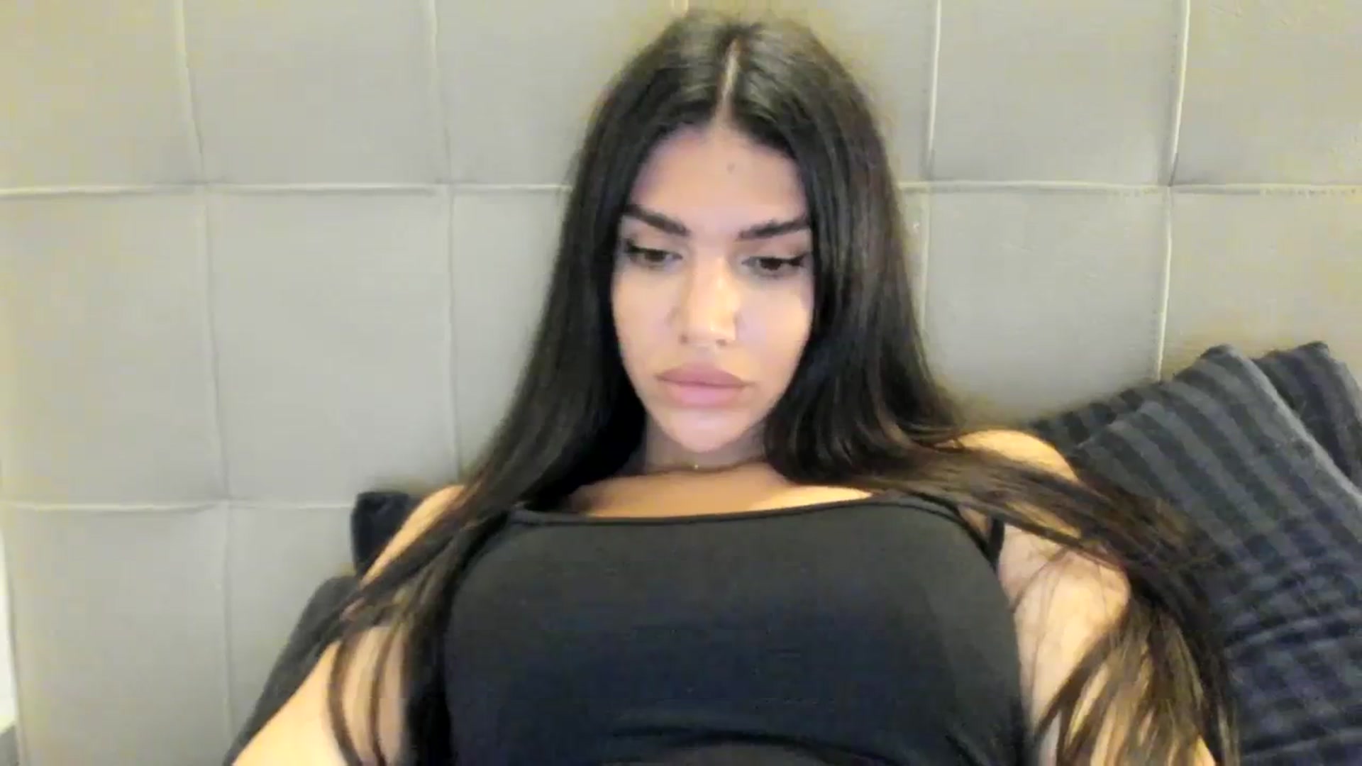 Gallery image thumbnail from SashaLopez's myfreecams stream on, 10/13/2023, 22:17 image 18 of 20