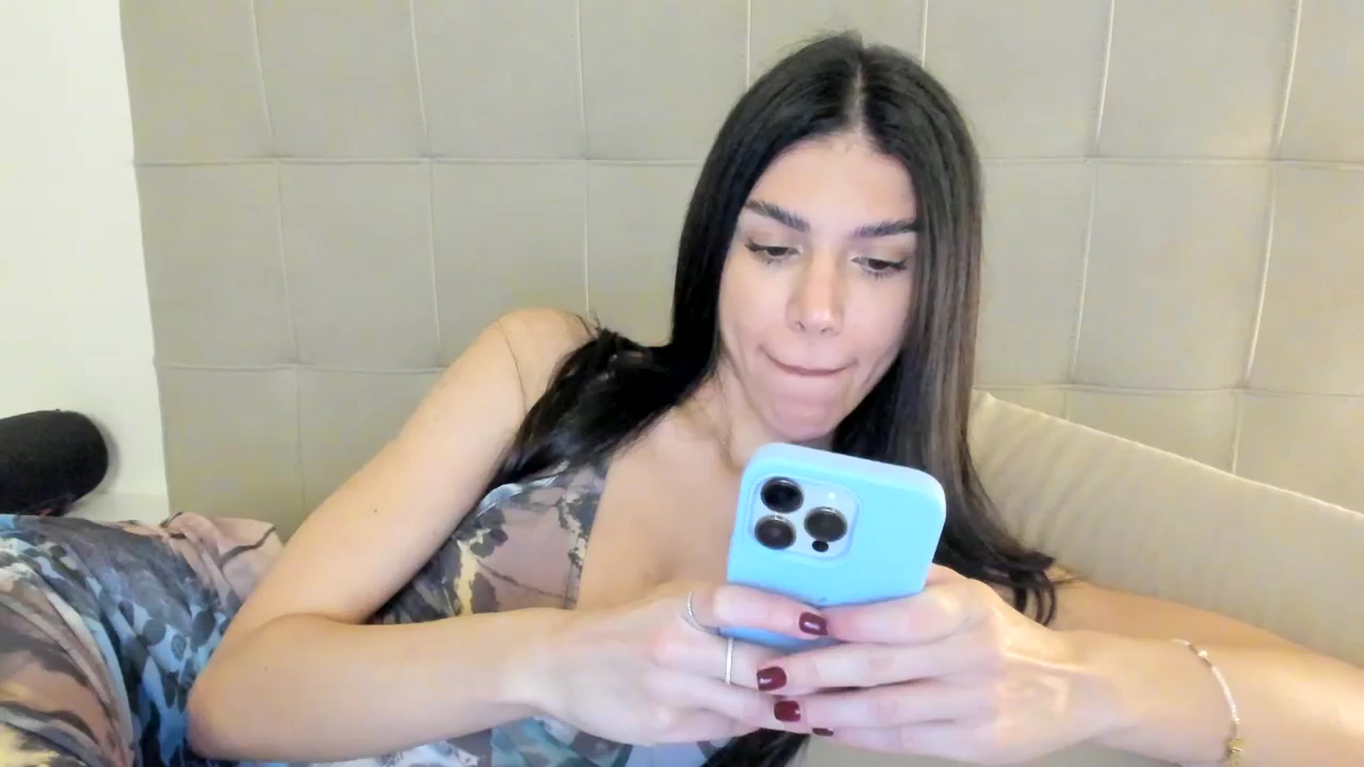 Gallery image thumbnail from SashaLopez's myfreecams stream on, 10/25/2023, 21:43 image 1 of 20