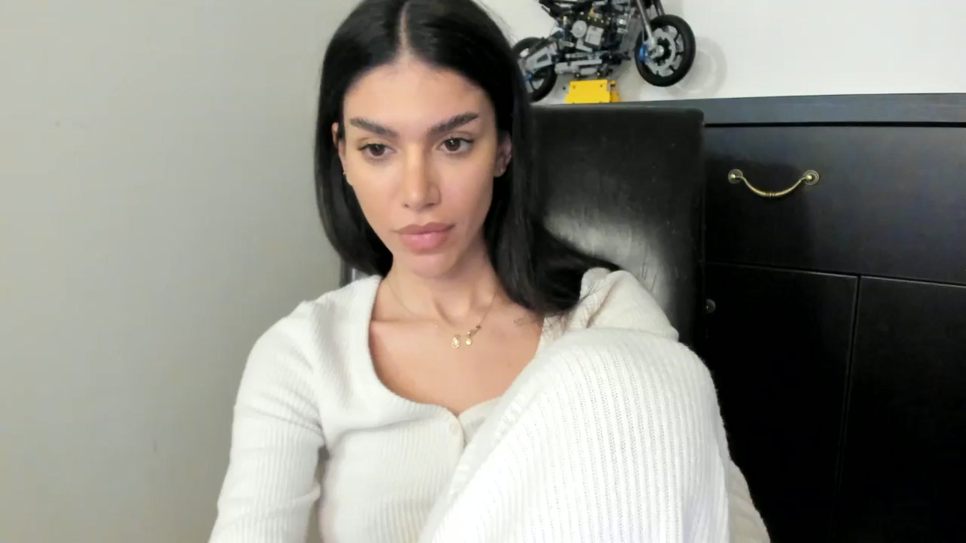 Gallery image thumbnail from SashaLopez's myfreecams stream on, 11/17/2023, 23:29 image 8 of 20