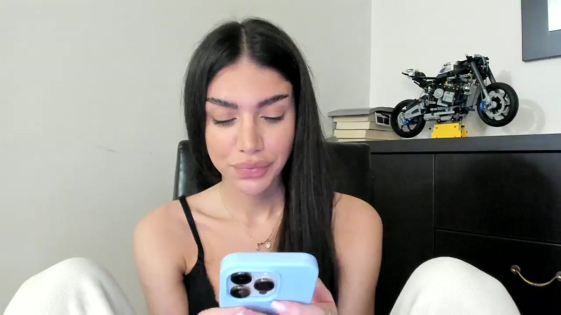 Gallery image thumbnail from SashaLopez's myfreecams stream on, 11/21/2023, 22:29 image 17 of 20