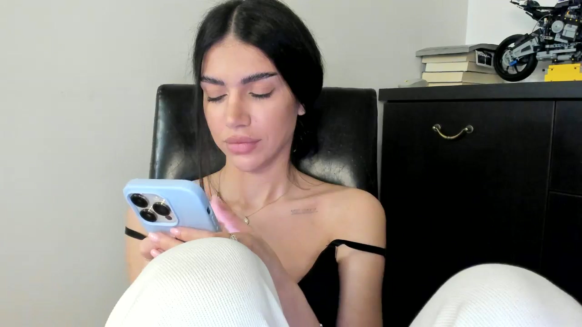 Gallery image thumbnail from SashaLopez's myfreecams stream on, 11/21/2023, 23:14 image 6 of 20