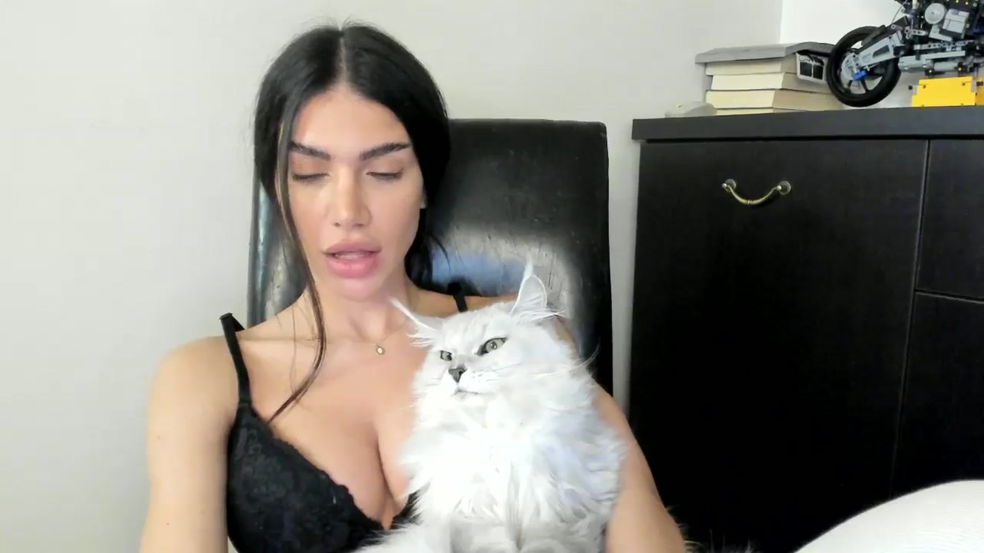 Gallery image thumbnail from SashaLopez's myfreecams stream on, 11/21/2023, 23:14 image 18 of 20