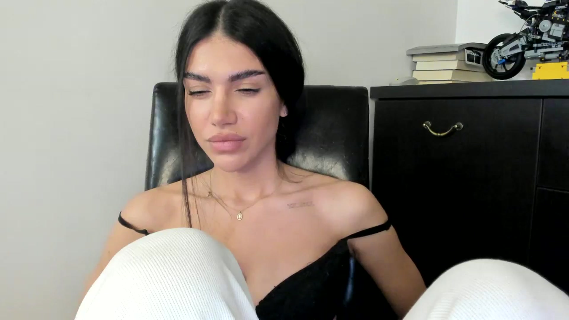 Gallery image thumbnail from SashaLopez's myfreecams stream on, 11/21/2023, 23:14 image 7 of 20