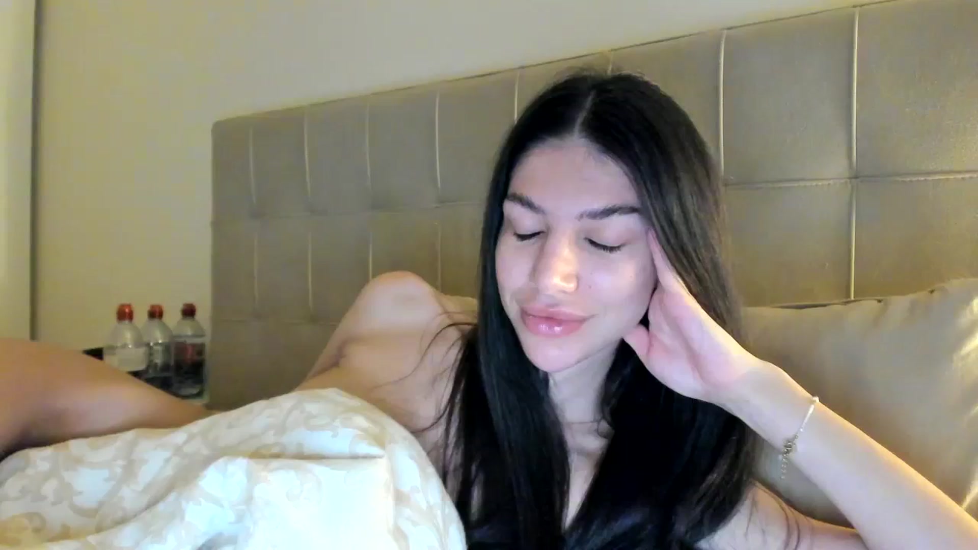 Gallery image thumbnail from SashaLopez's myfreecams stream on, 12/10/2023, 01:37 image 16 of 20