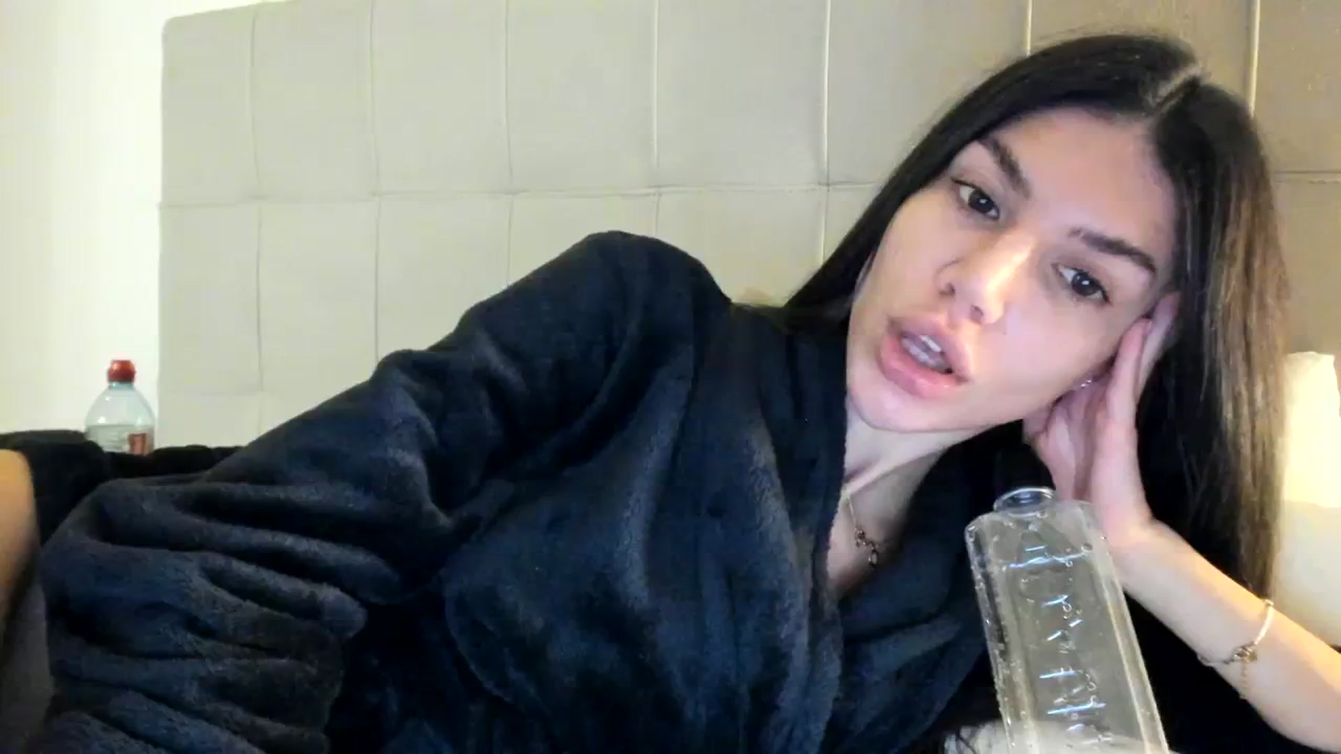Gallery image thumbnail from SashaLopez's myfreecams stream on, 12/12/2023, 23:50 image 16 of 20