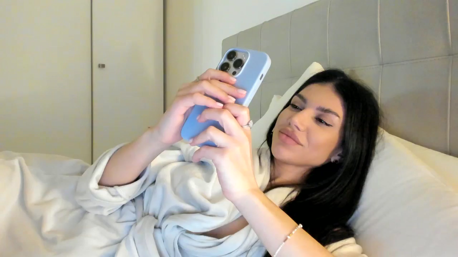 Gallery image thumbnail from SashaLopez's myfreecams stream on, 12/15/2023, 22:47 image 1 of 20