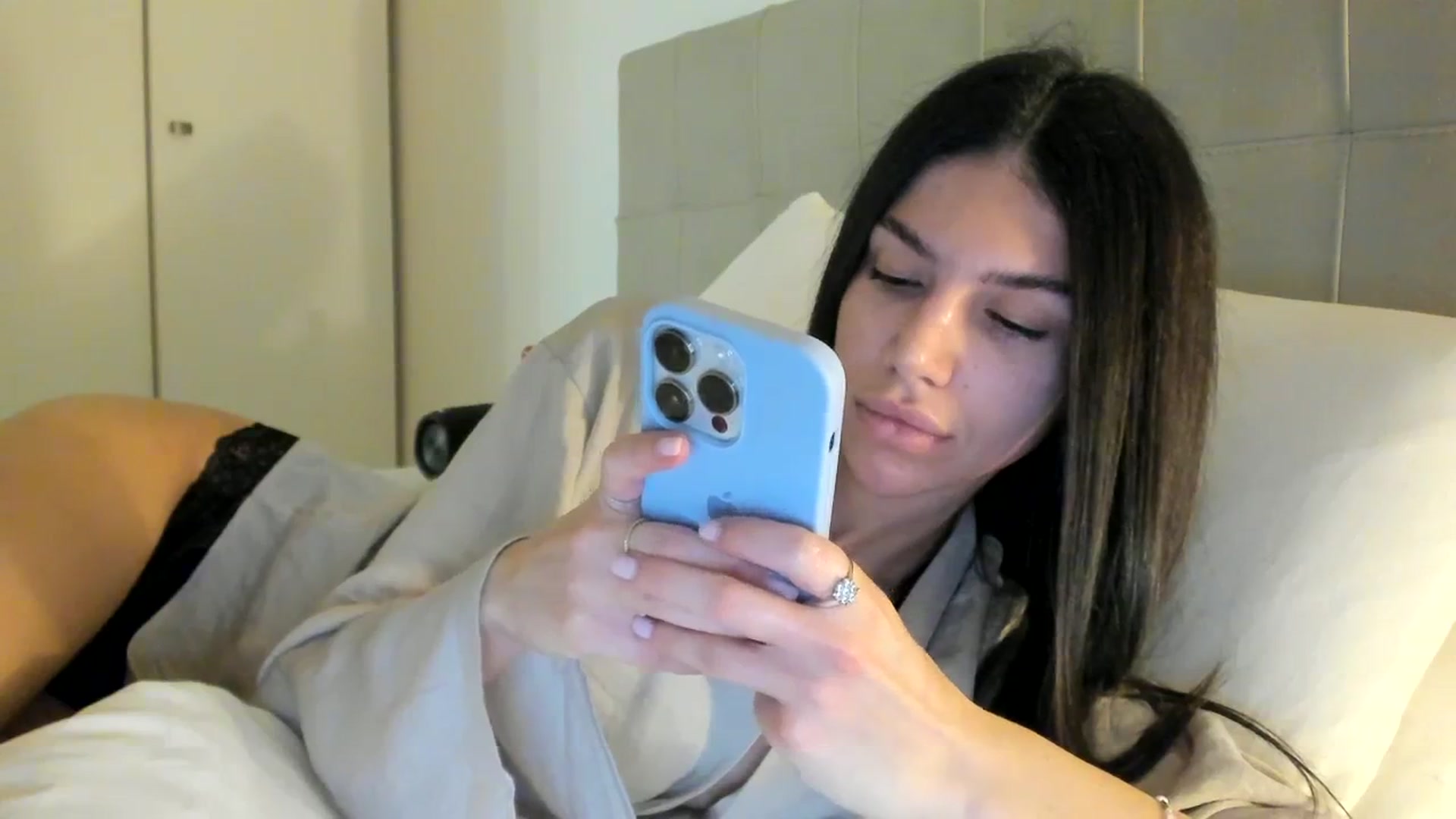 Gallery image thumbnail from SashaLopez's myfreecams stream on, 12/17/2023, 23:27 image 3 of 20