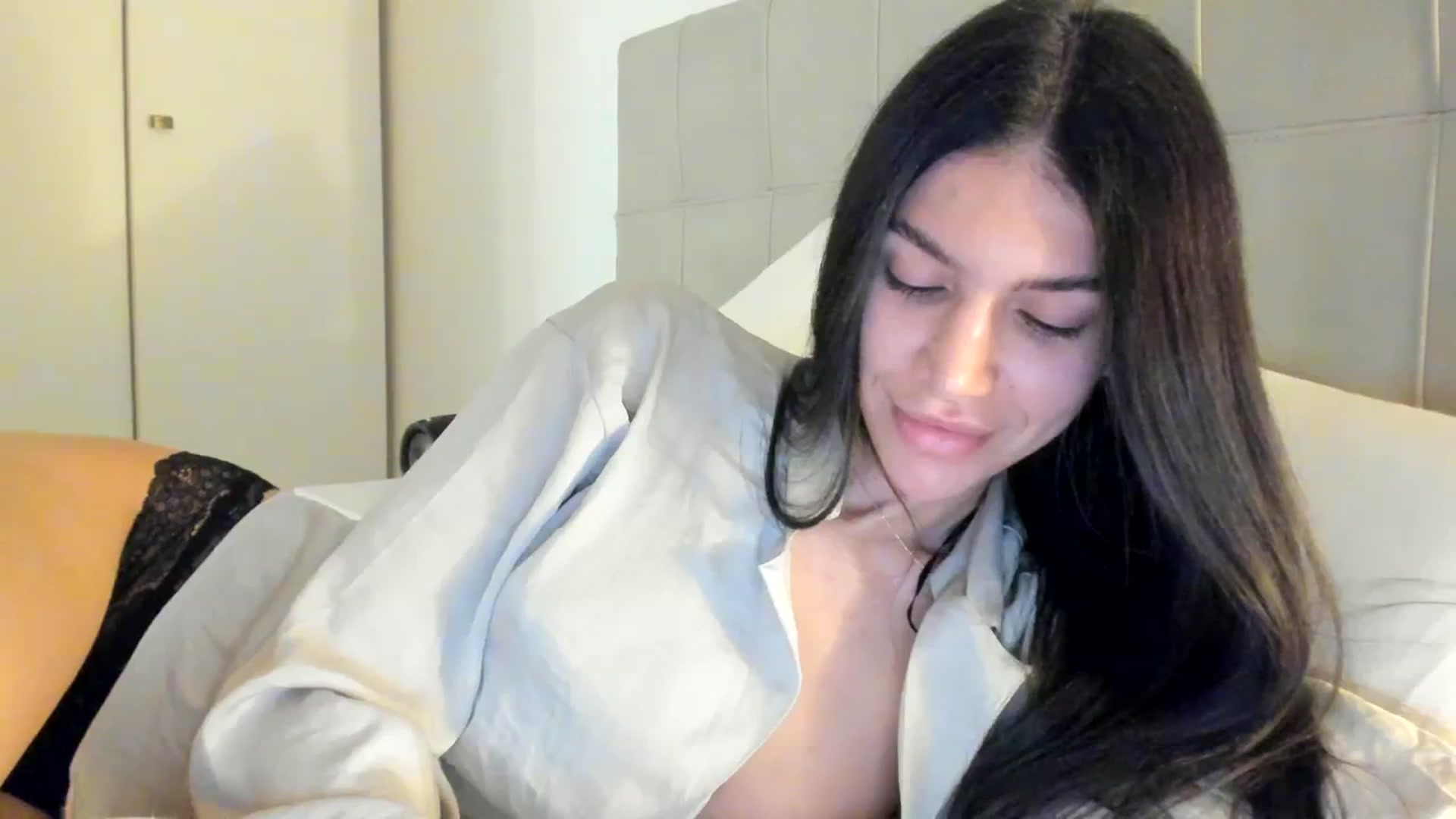 Gallery image thumbnail from SashaLopez's myfreecams stream on, 12/17/2023, 23:27 image 7 of 20