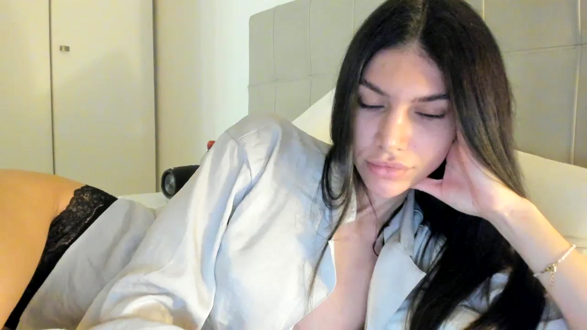 Gallery image thumbnail from SashaLopez's myfreecams stream on, 12/17/2023, 23:27 image 8 of 20