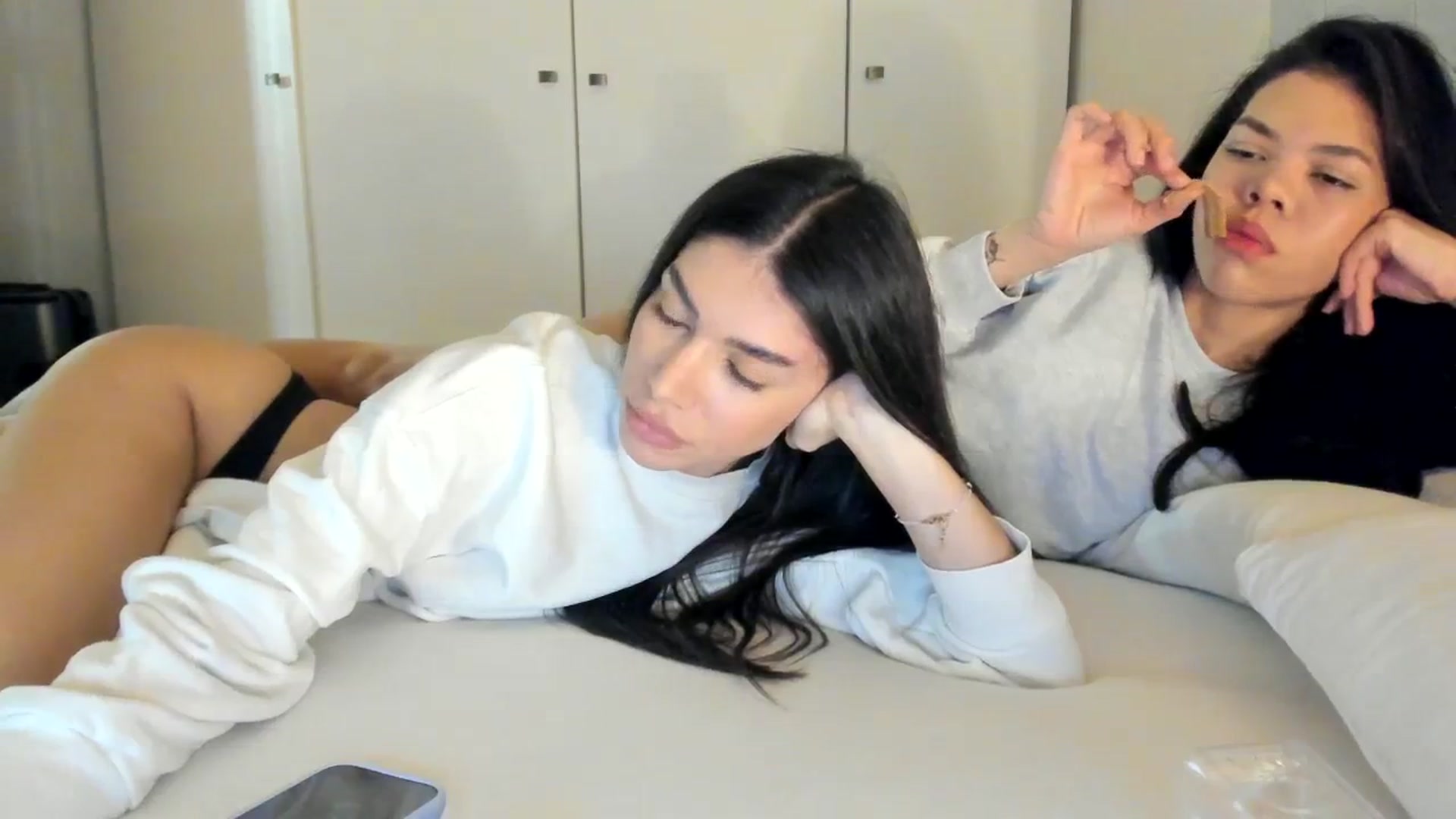 Gallery image thumbnail from SashaLopez's myfreecams stream on, 12/19/2023, 18:27 image 12 of 20