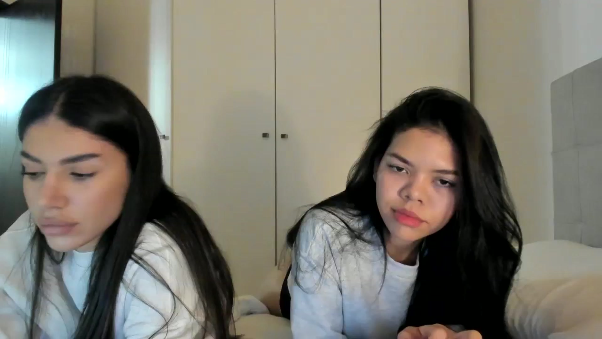 Gallery image thumbnail from SashaLopez's myfreecams stream on, 12/19/2023, 18:27 image 1 of 20
