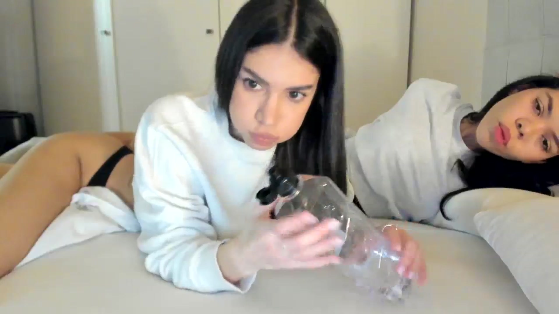 Gallery image thumbnail from SashaLopez's myfreecams stream on, 12/19/2023, 18:27 image 13 of 20