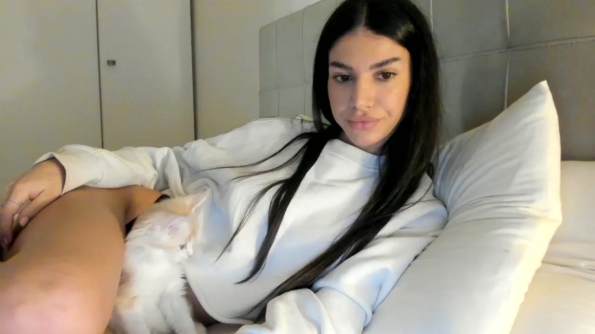 Gallery image thumbnail from SashaLopez's myfreecams stream on, 12/19/2023, 21:15 image 14 of 20