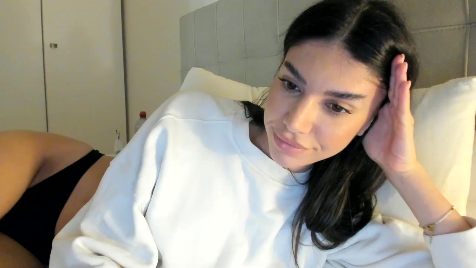 Gallery image thumbnail from SashaLopez's myfreecams stream on, 12/19/2023, 21:15 image 2 of 20