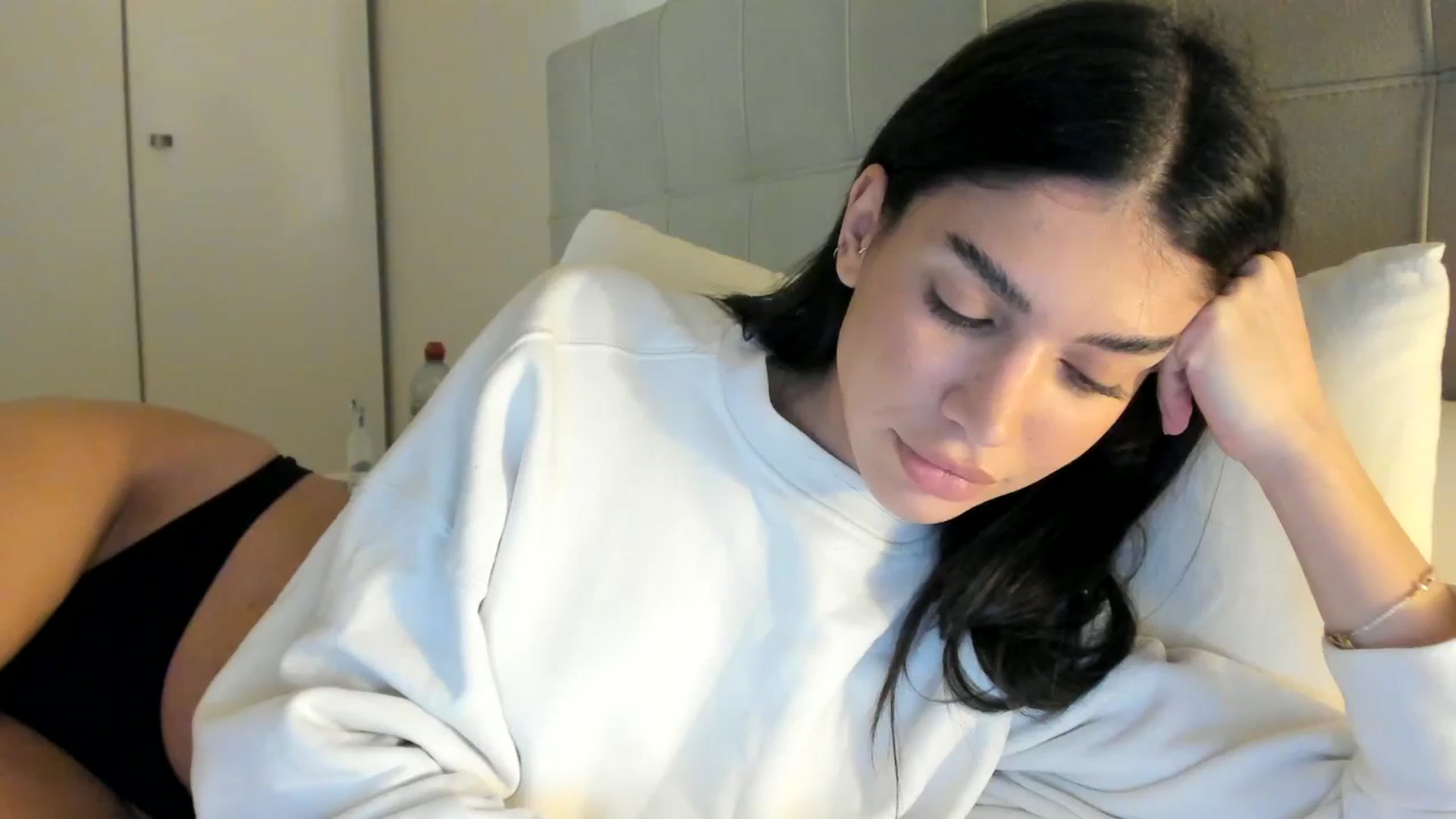 Gallery image thumbnail from SashaLopez's myfreecams stream on, 12/19/2023, 21:15 image 1 of 20