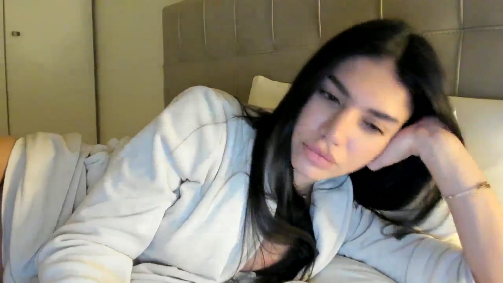 Gallery image thumbnail from SashaLopez's myfreecams stream on, 12/21/2023, 22:07 image 15 of 20