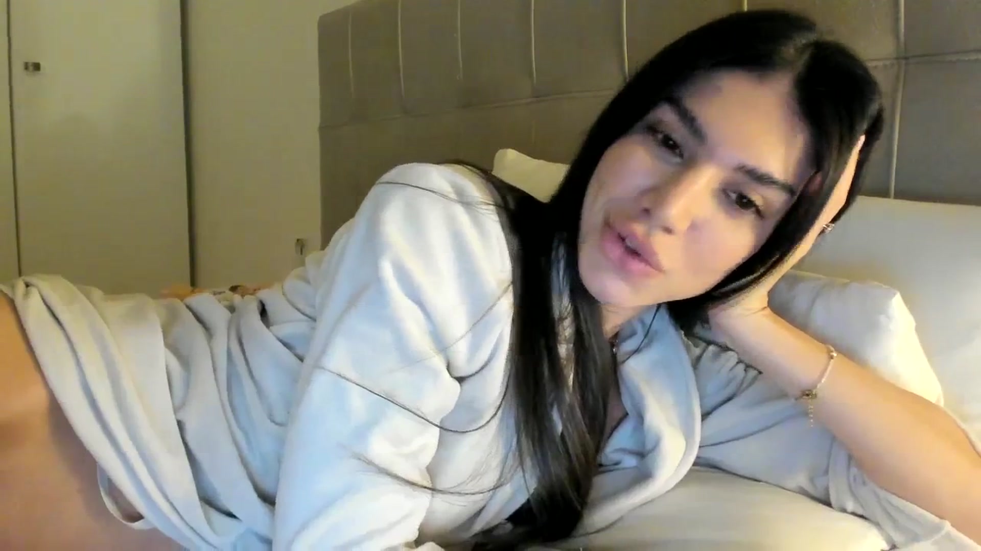 Gallery image thumbnail from SashaLopez's myfreecams stream on, 12/21/2023, 22:07 image 7 of 20