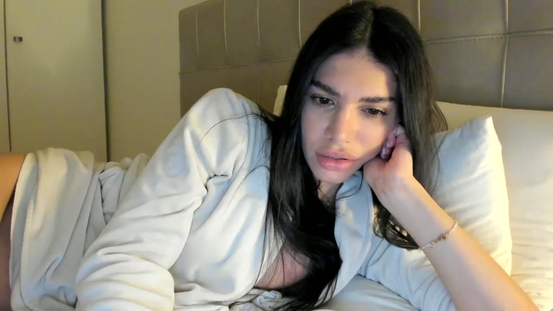 Gallery image thumbnail from SashaLopez's myfreecams stream on, 12/21/2023, 22:07 image 14 of 20