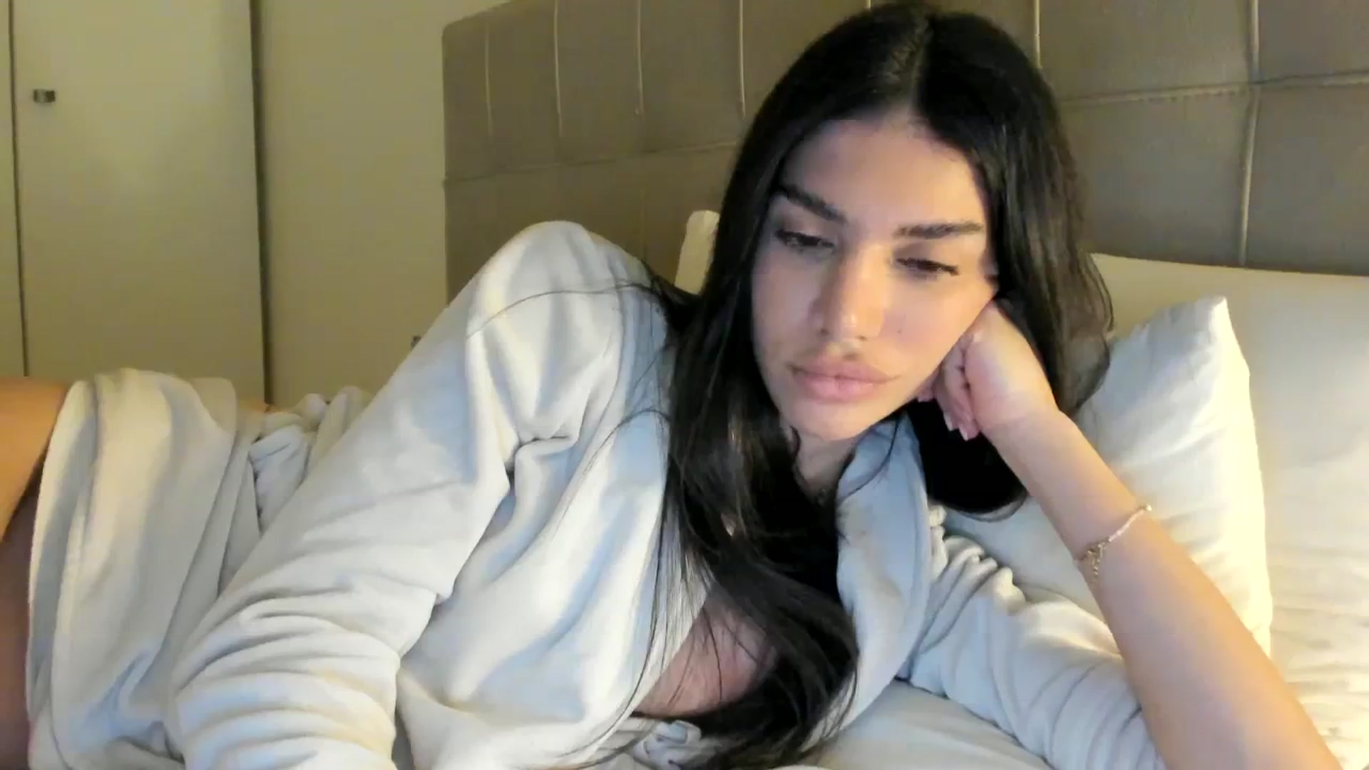 Gallery image thumbnail from SashaLopez's myfreecams stream on, 12/21/2023, 22:07 image 13 of 20