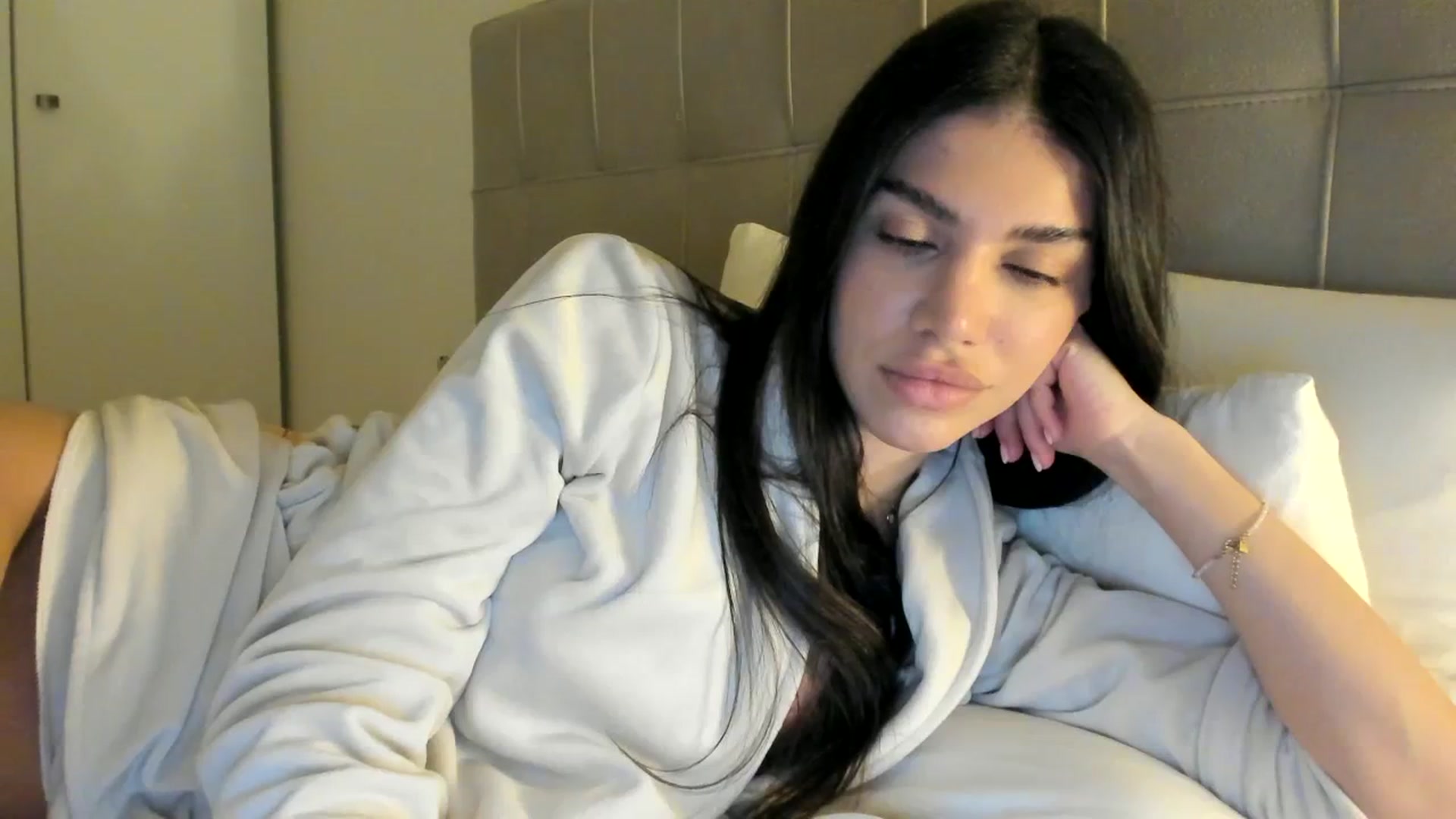 Gallery image thumbnail from SashaLopez's myfreecams stream on, 12/21/2023, 22:07 image 9 of 20