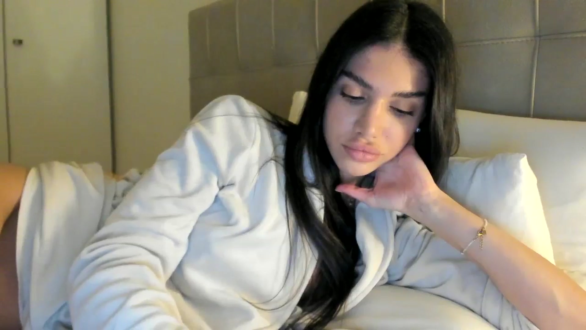 Gallery image thumbnail from SashaLopez's myfreecams stream on, 12/21/2023, 22:07 image 8 of 20
