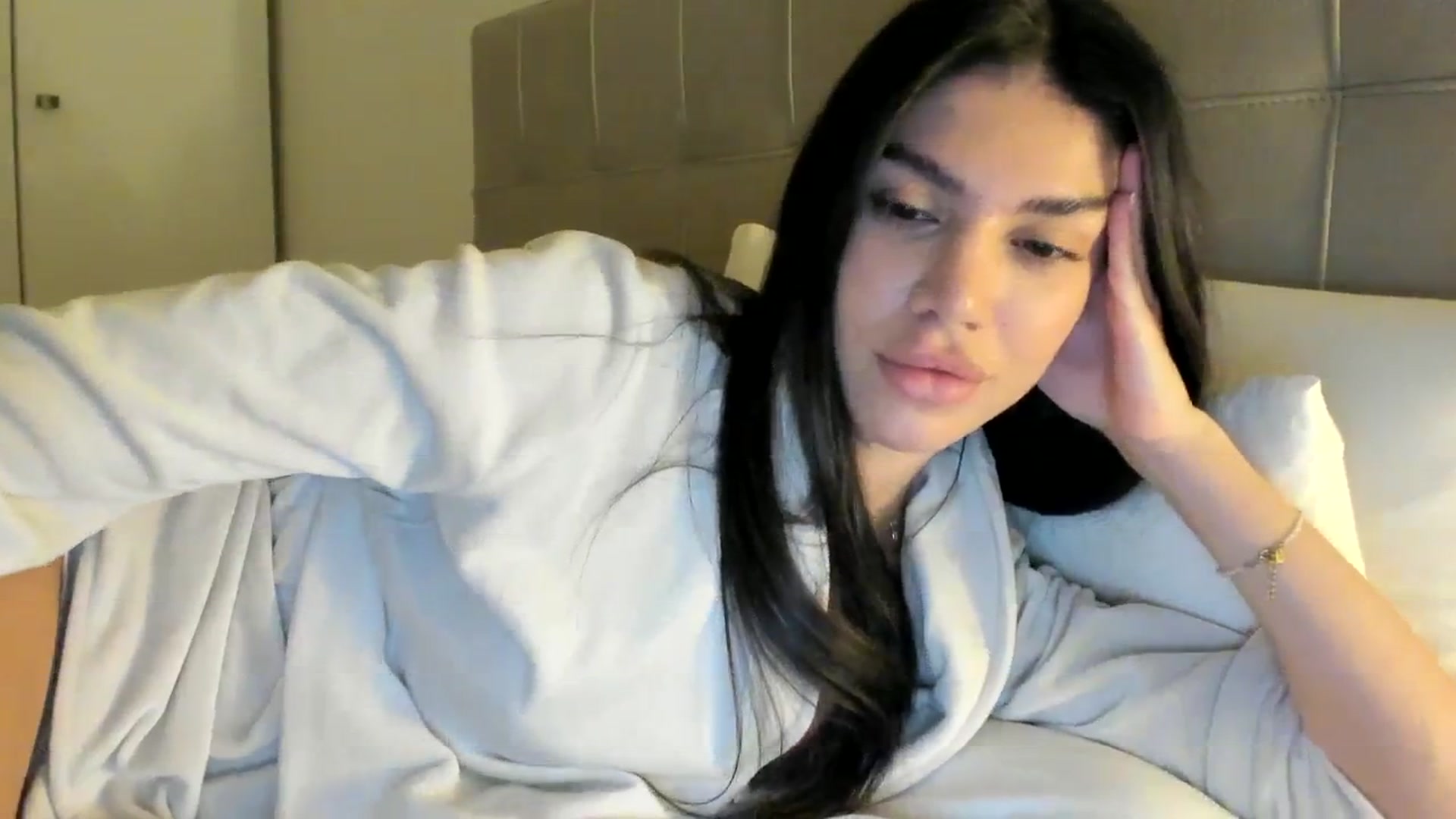 Gallery image thumbnail from SashaLopez's myfreecams stream on, 12/21/2023, 22:07 image 11 of 20
