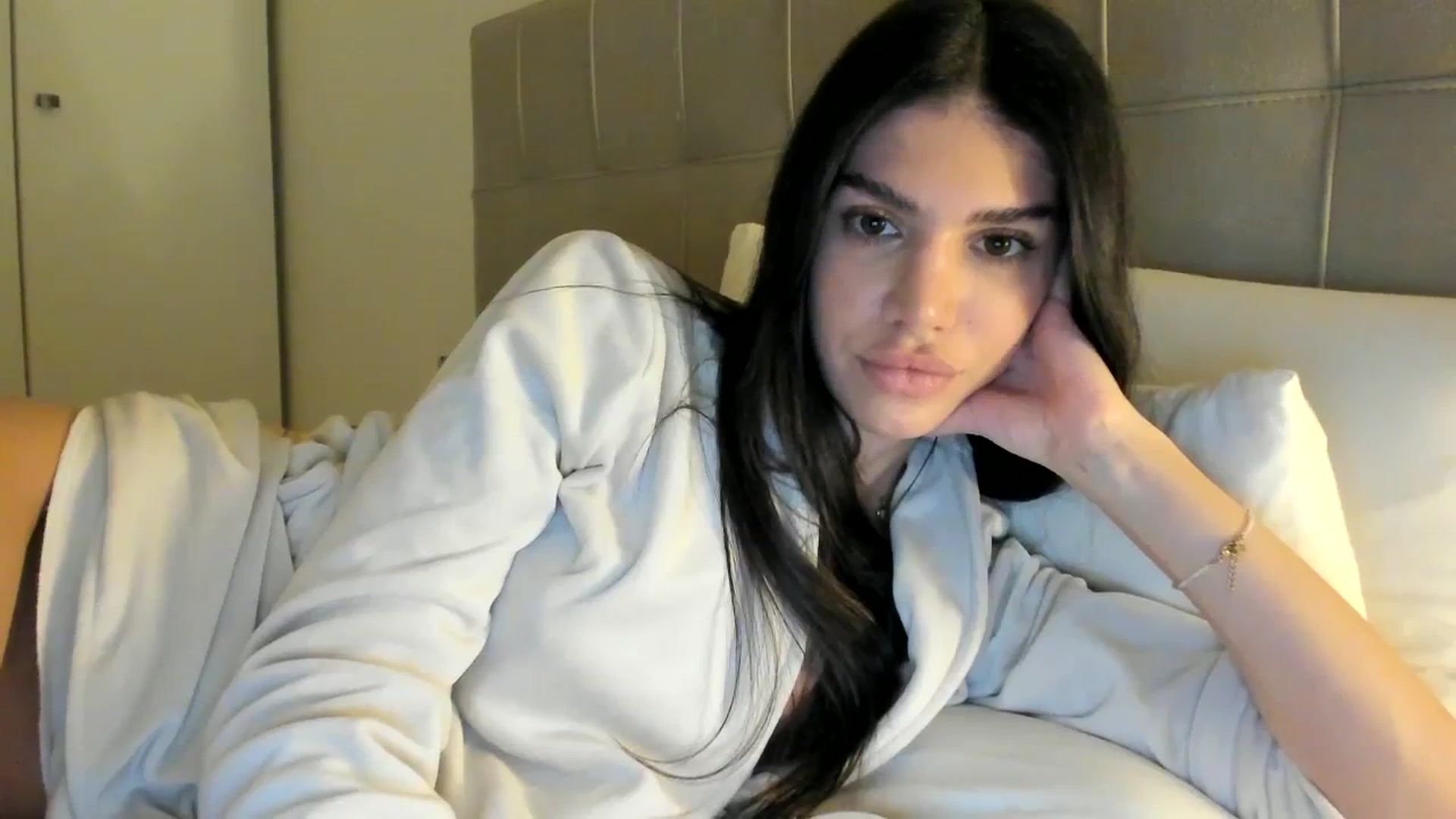 Gallery image thumbnail from SashaLopez's myfreecams stream on, 12/21/2023, 22:07 image 10 of 20