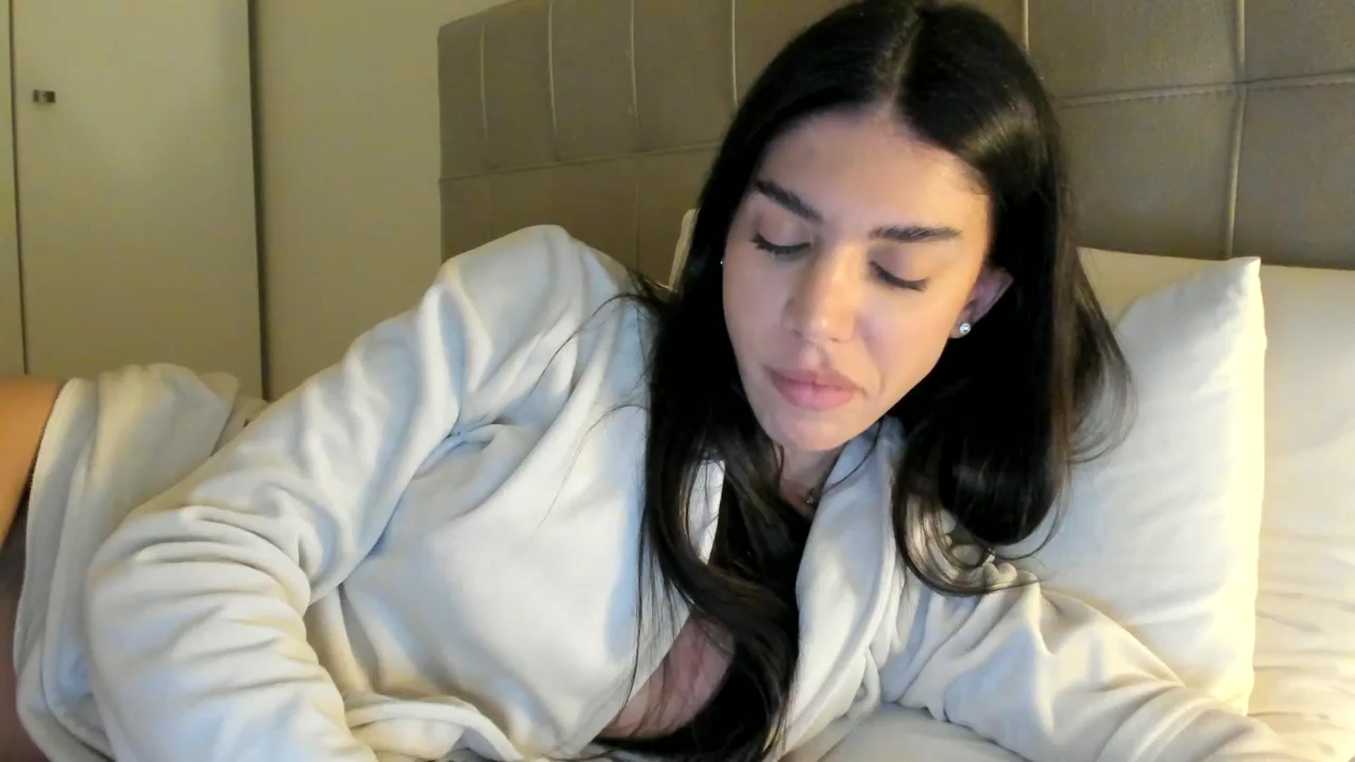 Gallery image thumbnail from SashaLopez's myfreecams stream on, 12/21/2023, 22:07 image 16 of 20