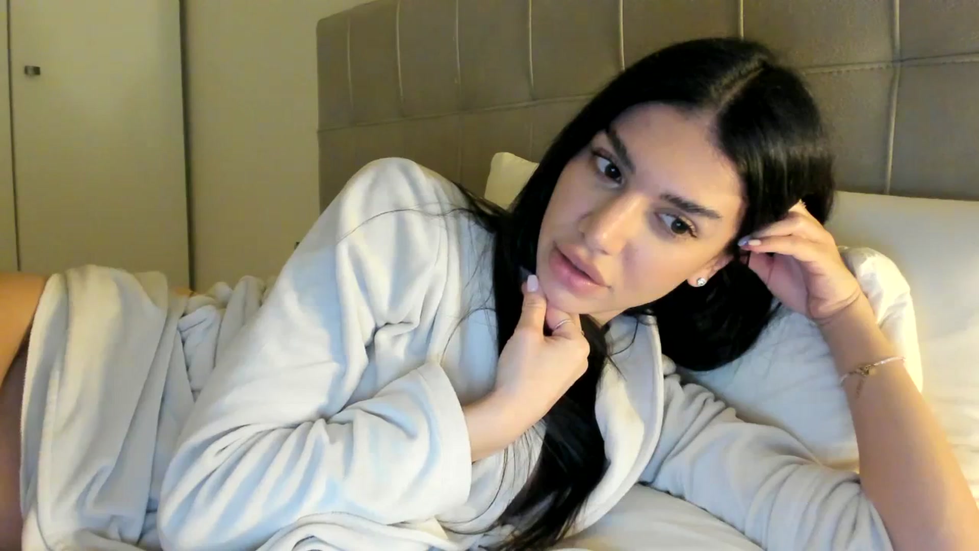 Gallery image thumbnail from SashaLopez's myfreecams stream on, 12/21/2023, 22:07 image 12 of 20