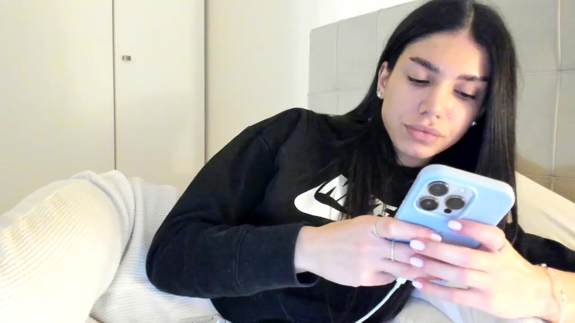Gallery image thumbnail from SashaLopez's myfreecams stream on, 12/23/2023, 21:07 image 17 of 20