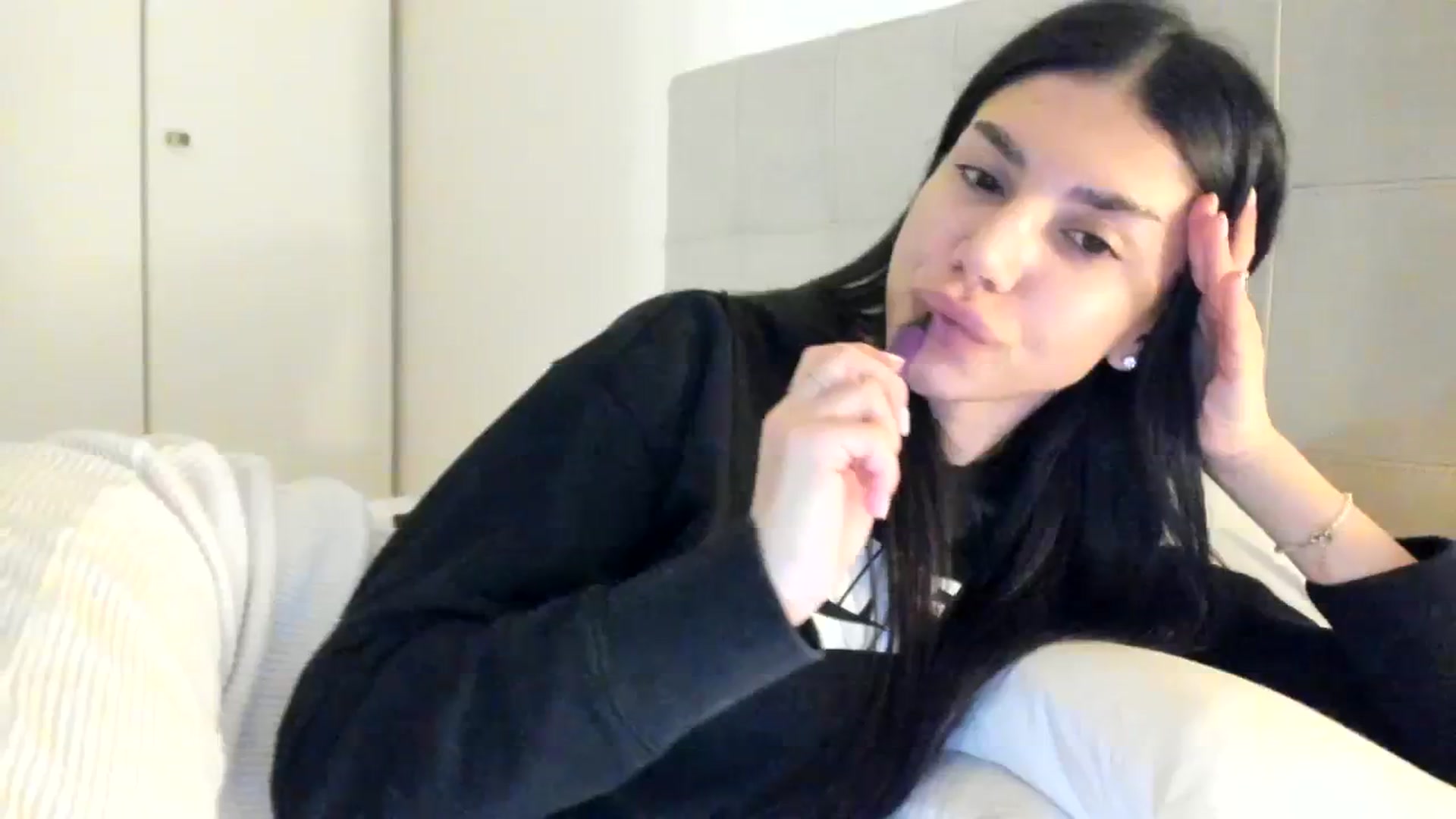 Gallery image thumbnail from SashaLopez's myfreecams stream on, 12/23/2023, 21:07 image 18 of 20