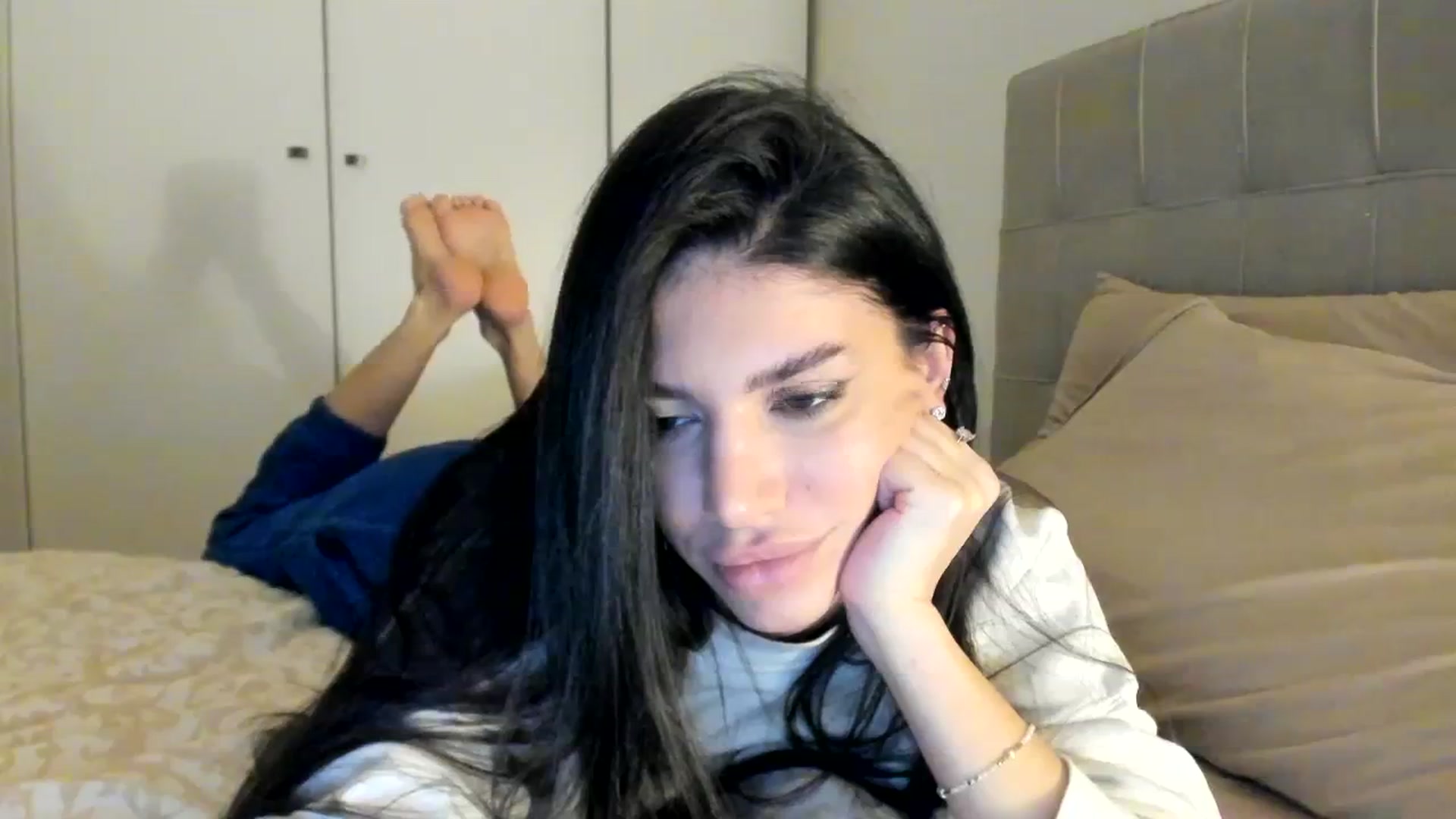 Gallery image thumbnail from SashaLopez's myfreecams stream on, 01/01/2024, 24:36 image 15 of 20