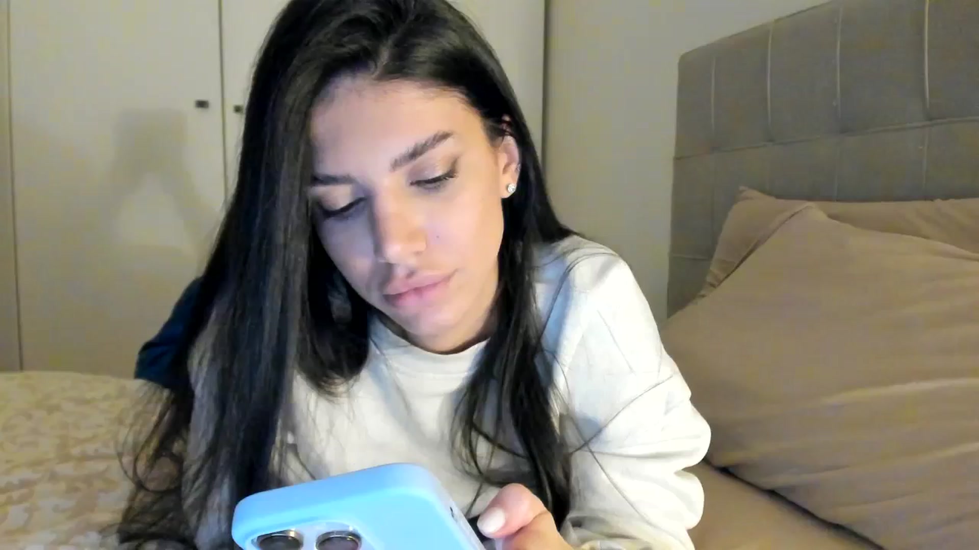 Gallery image thumbnail from SashaLopez's myfreecams stream on, 01/01/2024, 24:36 image 19 of 20