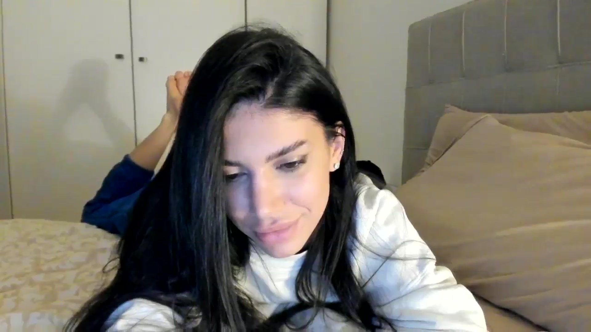 Gallery image thumbnail from SashaLopez's myfreecams stream on, 01/01/2024, 24:36 image 17 of 20