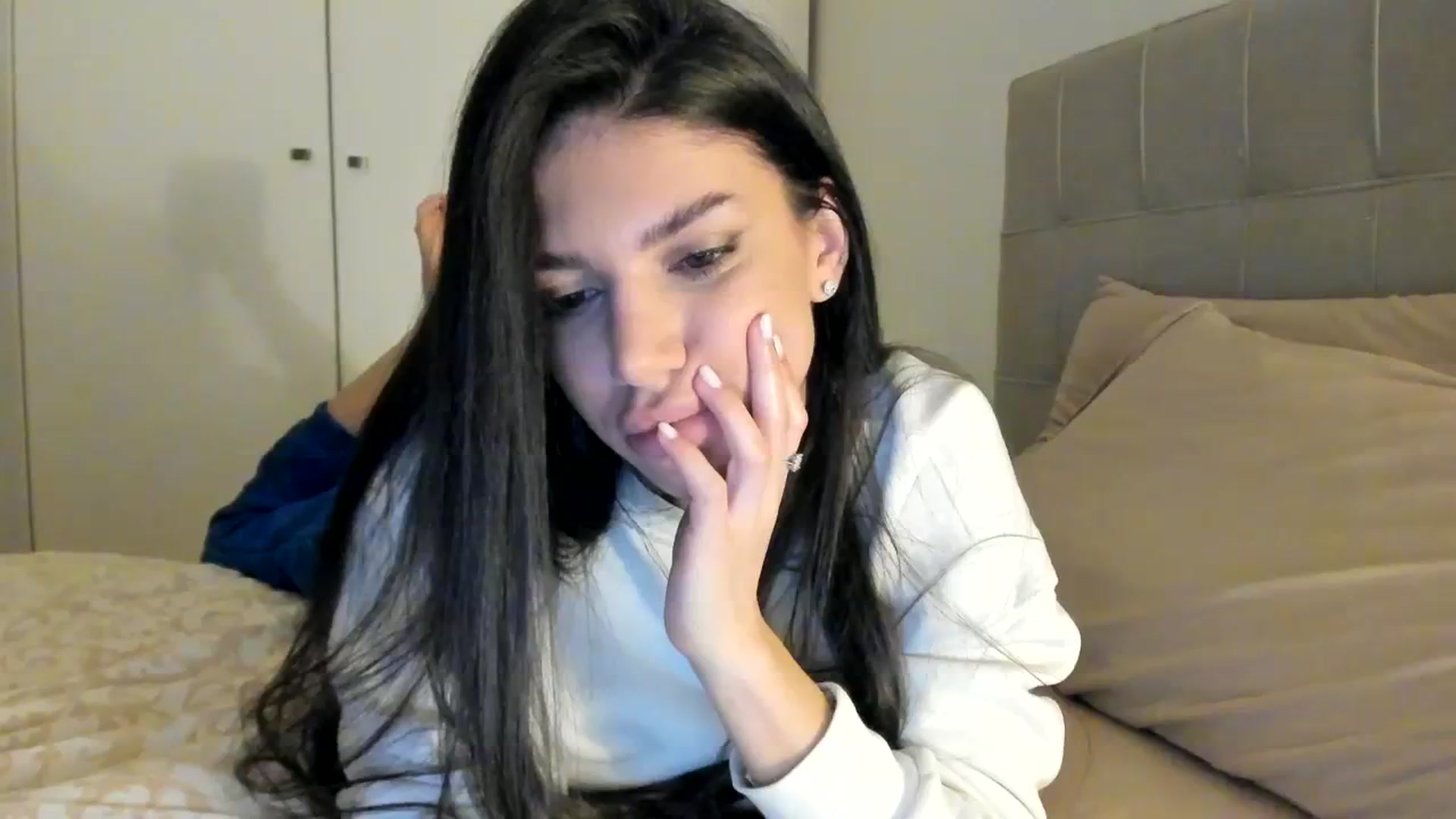 Gallery image thumbnail from SashaLopez's myfreecams stream on, 01/01/2024, 24:36 image 18 of 20