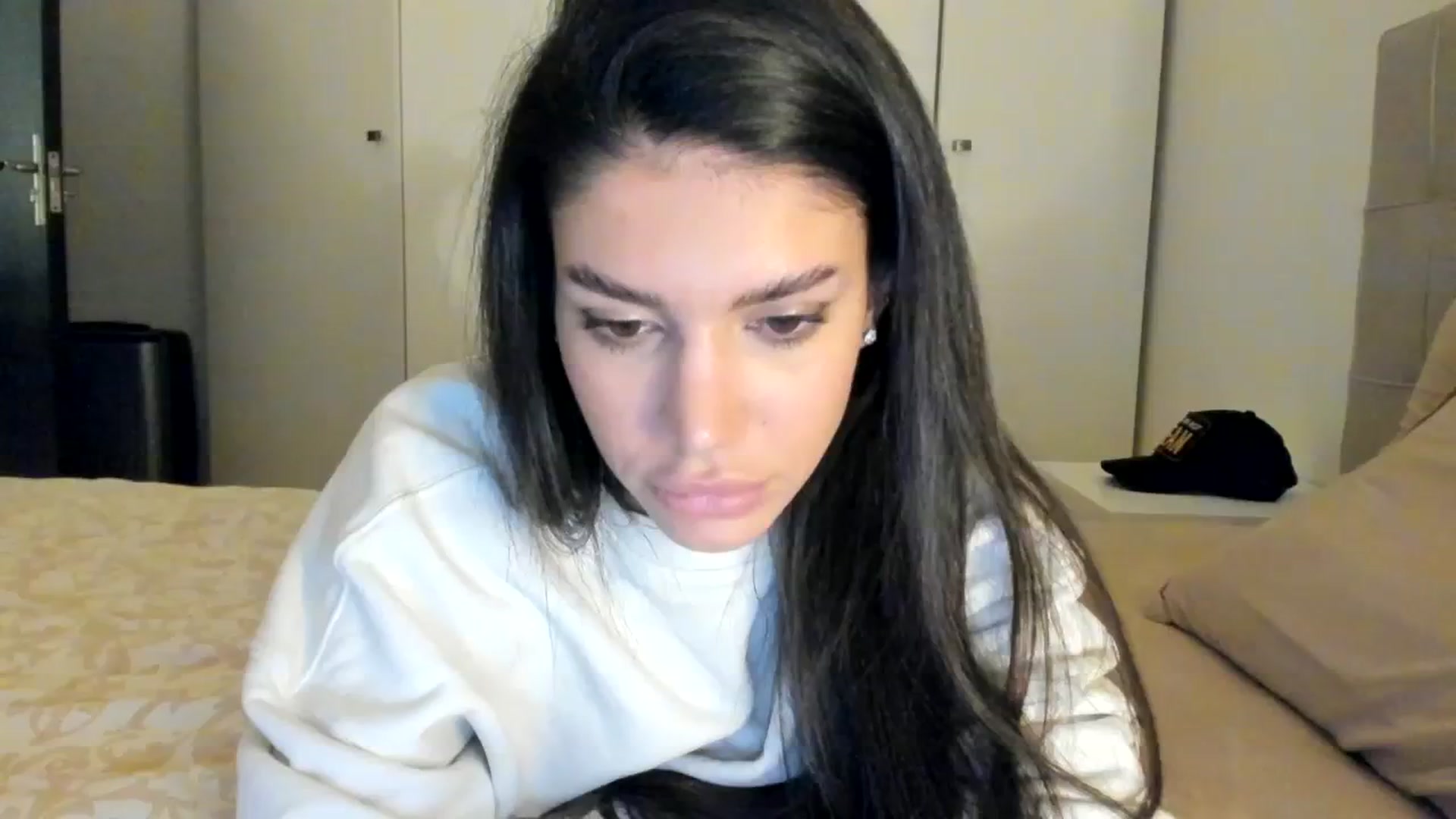Gallery image thumbnail from SashaLopez's myfreecams stream on, 01/01/2024, 24:36 image 3 of 20