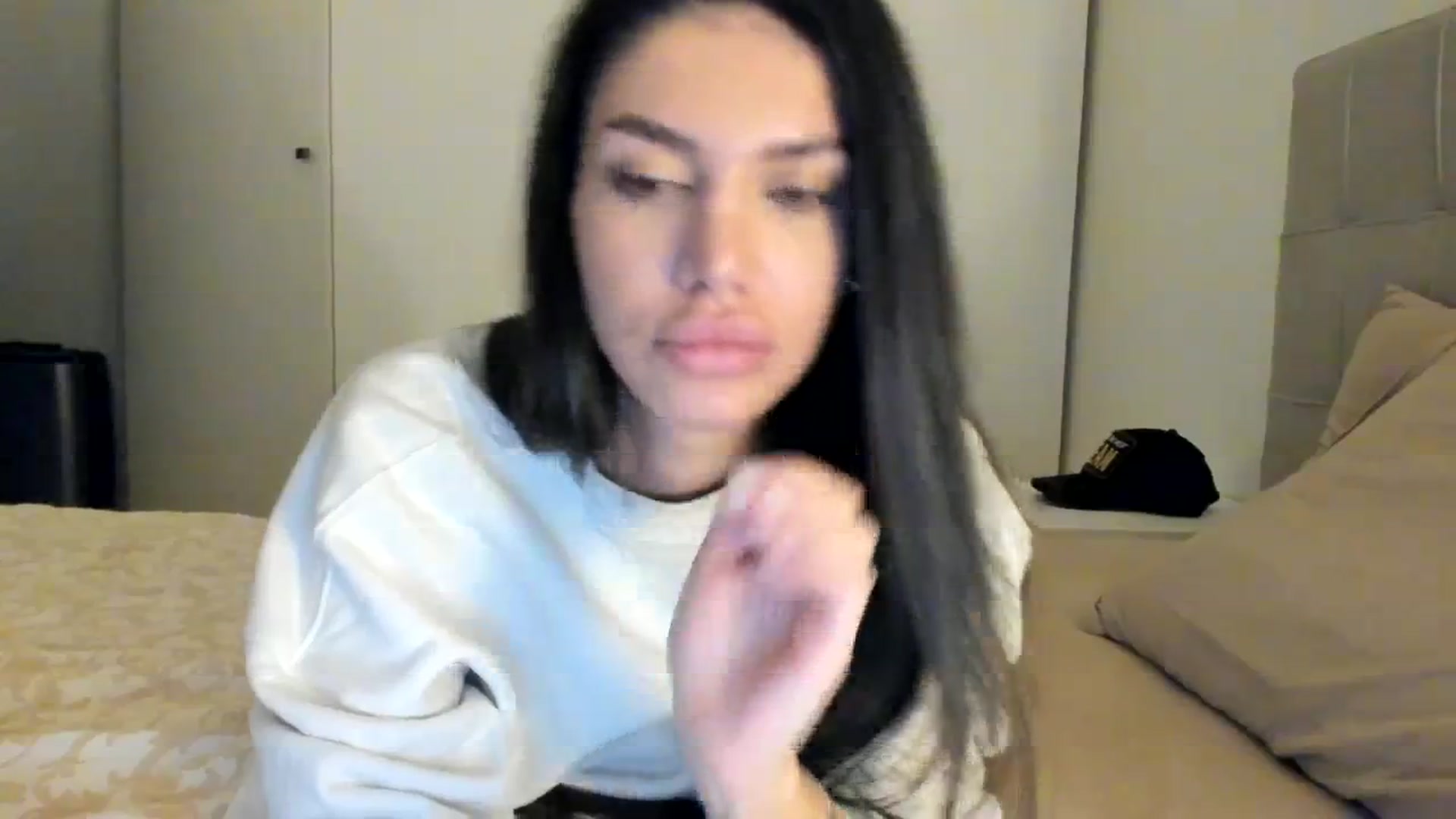 Gallery image thumbnail from SashaLopez's myfreecams stream on, 01/01/2024, 24:36 image 7 of 20