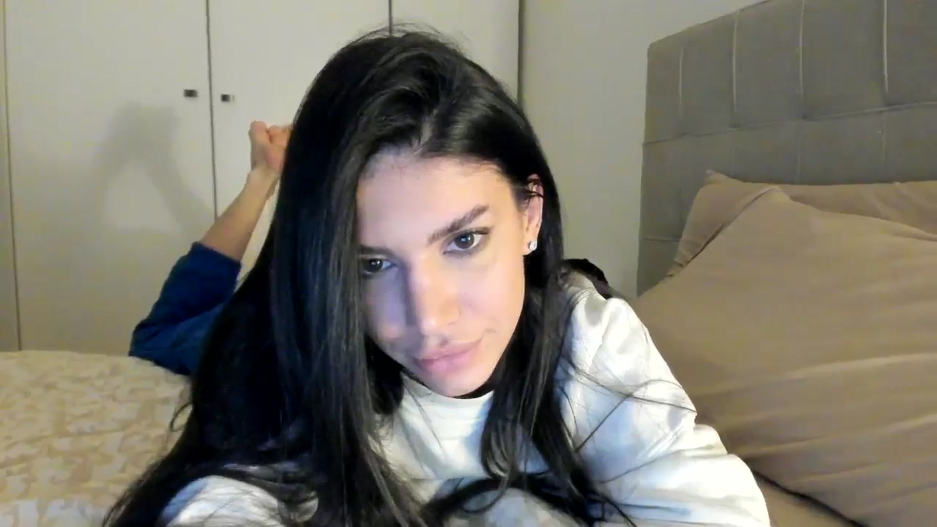 Gallery image thumbnail from SashaLopez's myfreecams stream on, 01/01/2024, 24:36 image 16 of 20