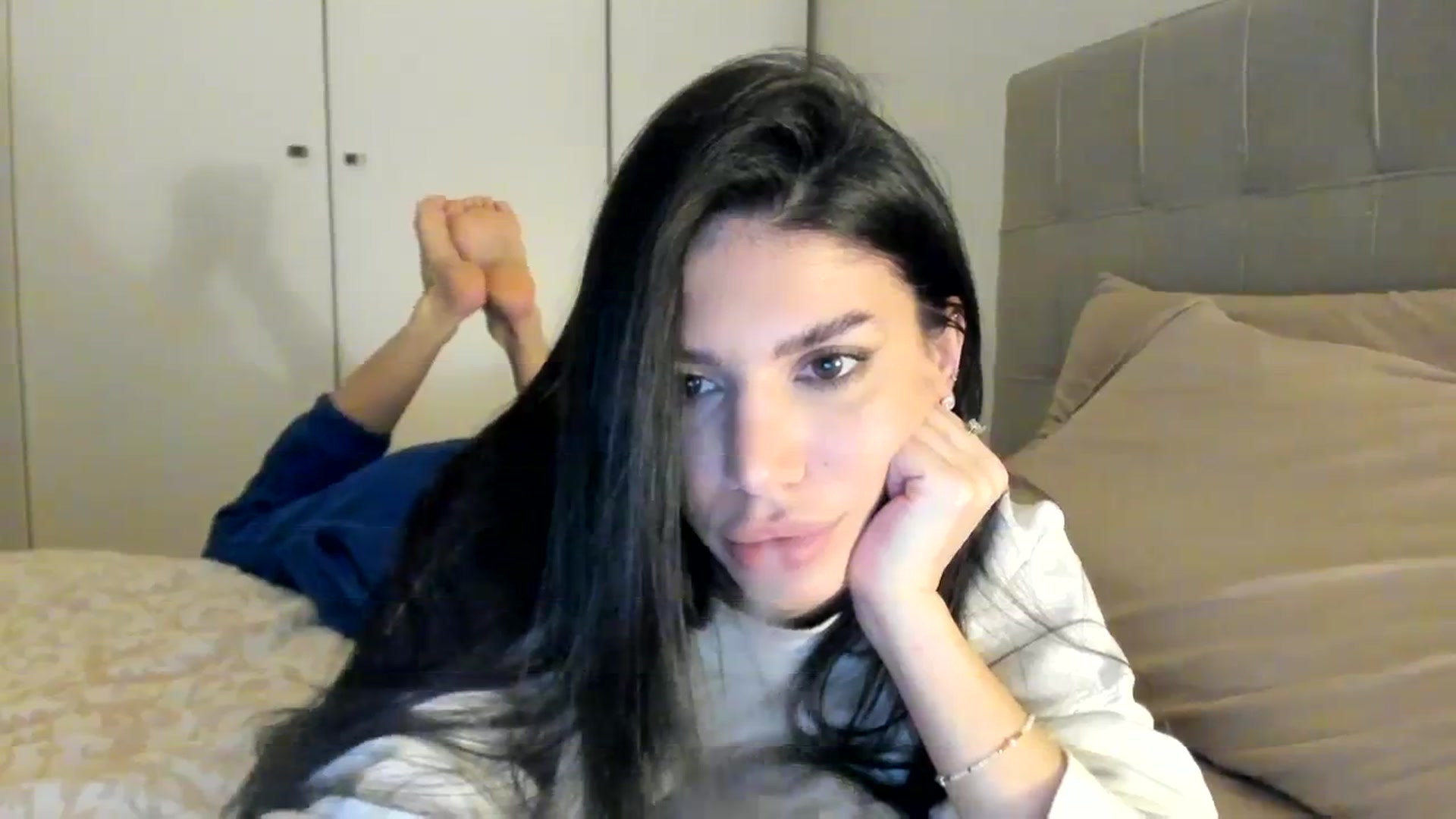 Gallery image thumbnail from SashaLopez's myfreecams stream on, 01/01/2024, 24:36 image 14 of 20