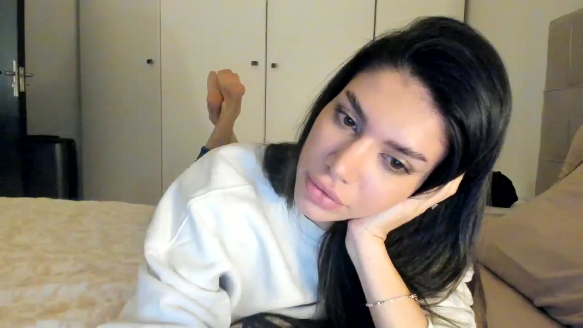Gallery image thumbnail from SashaLopez's myfreecams stream on, 01/01/2024, 24:36 image 4 of 20