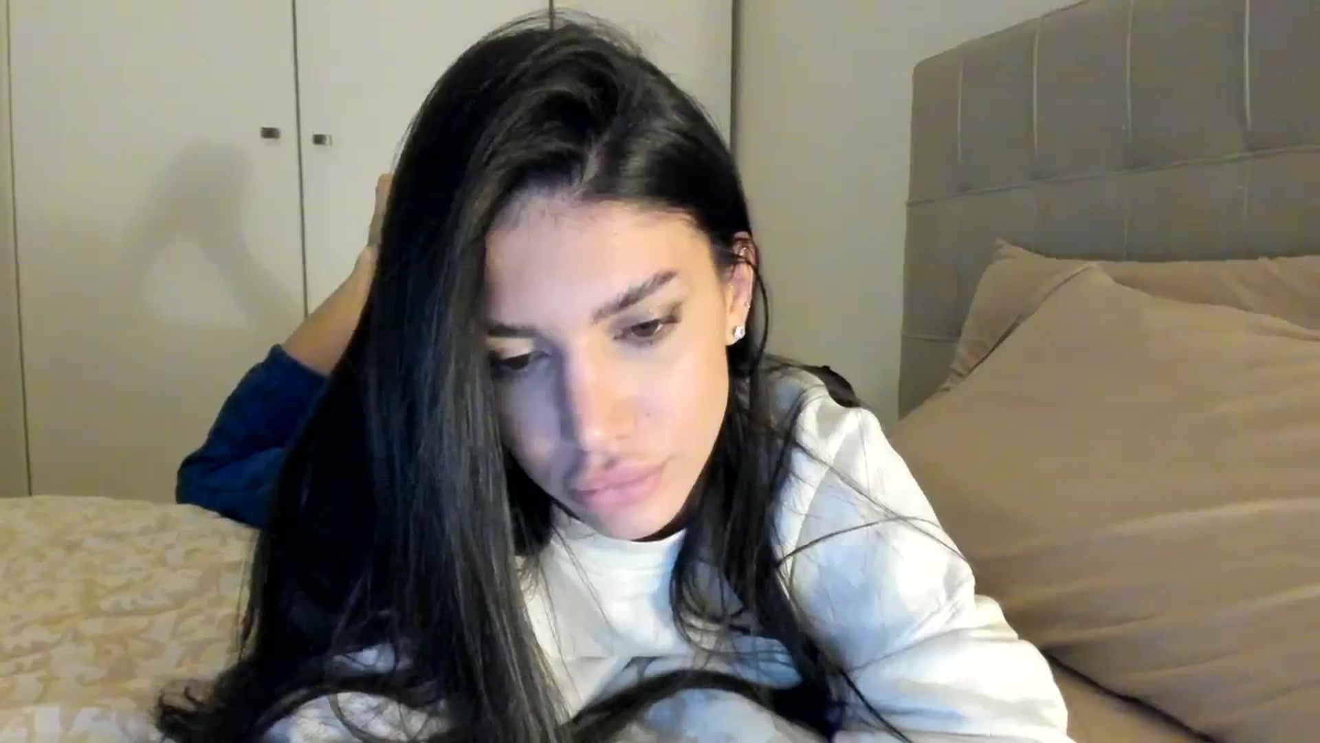 Gallery image thumbnail from SashaLopez's myfreecams stream on, 01/01/2024, 24:36 image 12 of 20