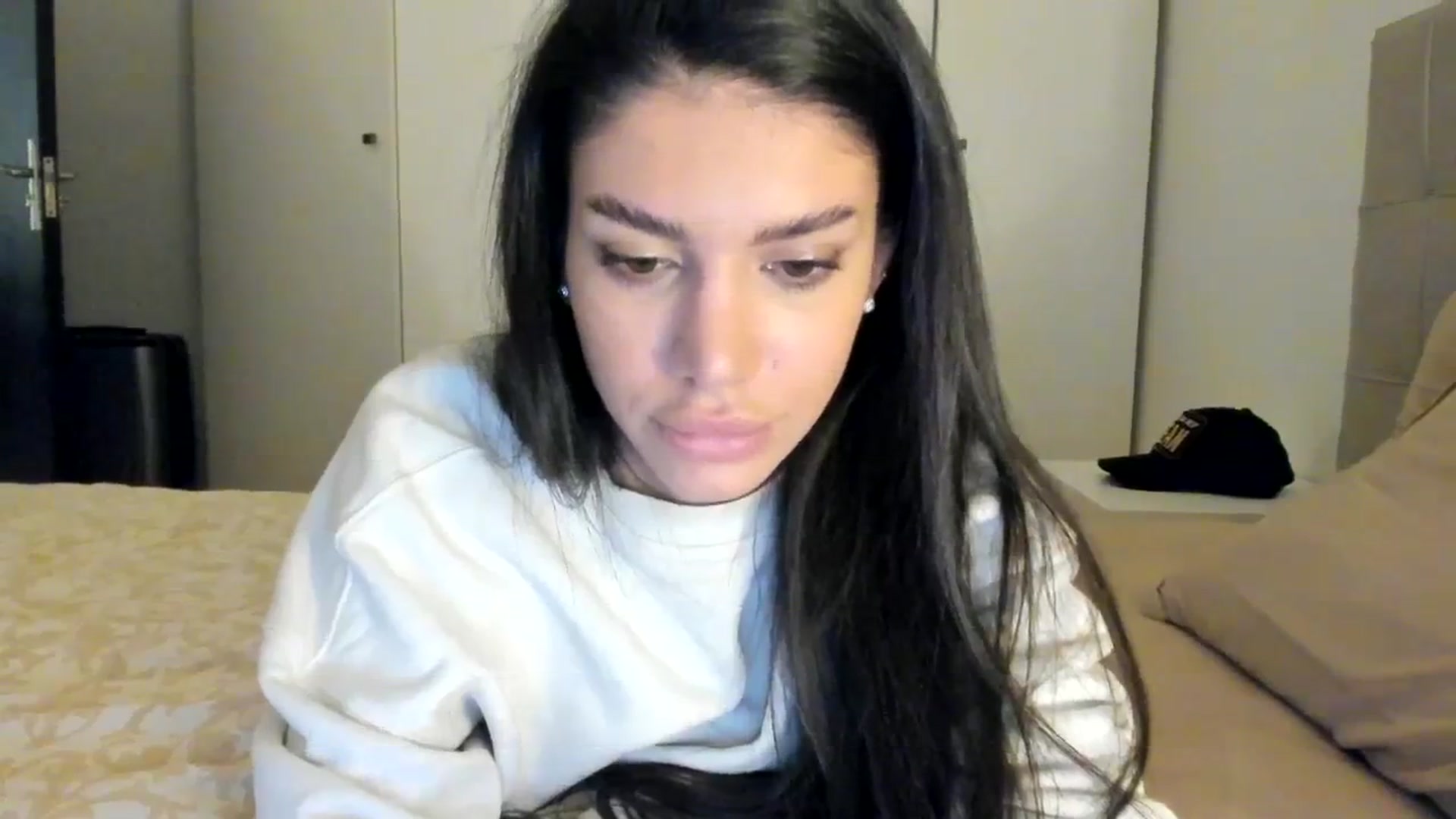 Gallery image thumbnail from SashaLopez's myfreecams stream on, 01/01/2024, 24:36 image 2 of 20