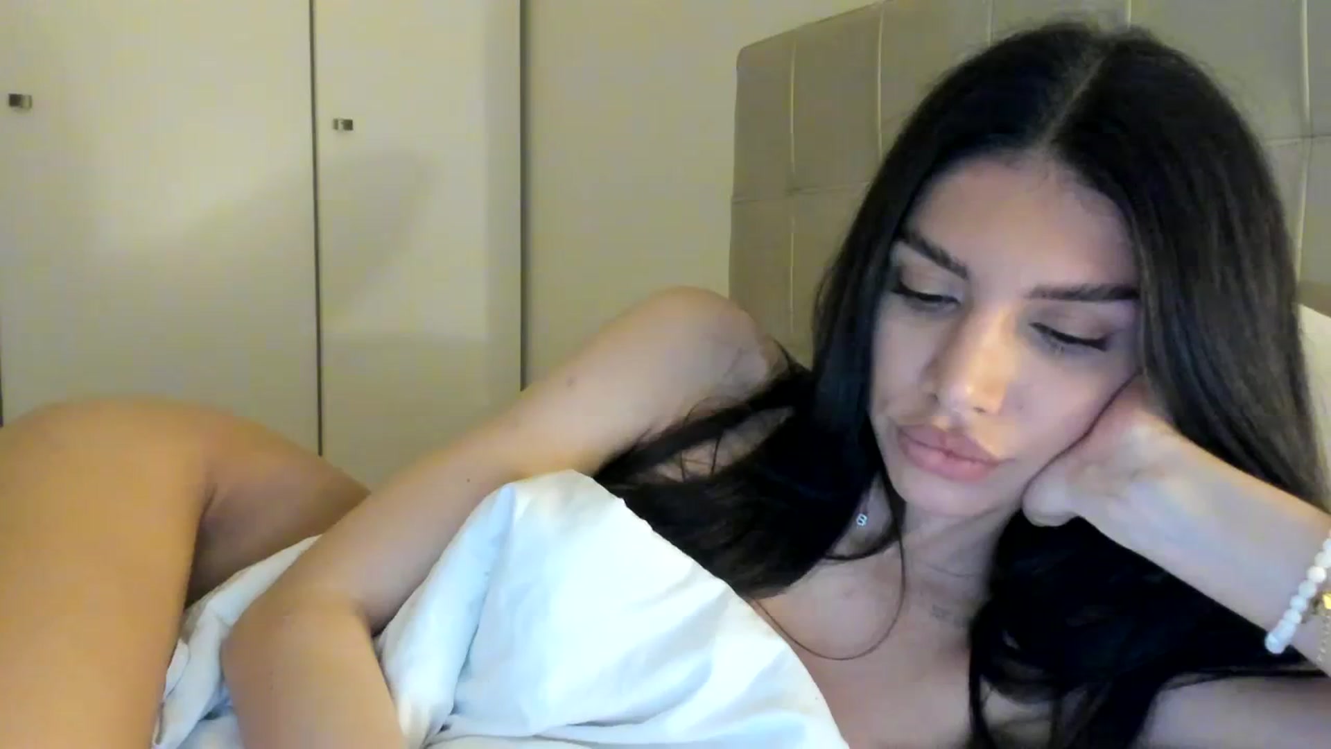 Gallery image thumbnail from SashaLopez's myfreecams stream on, 01/04/2024, 21:37 image 5 of 20