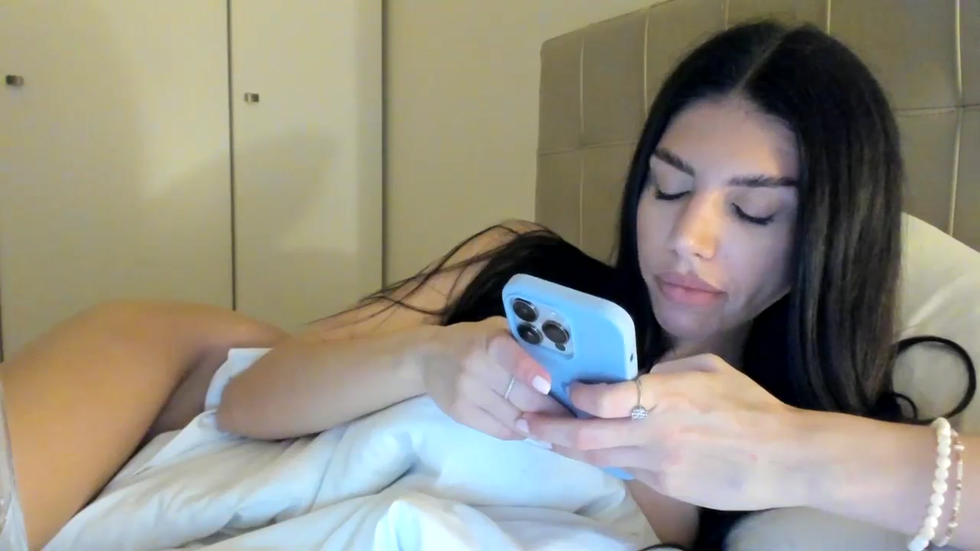 Gallery image thumbnail from SashaLopez's myfreecams stream on, 01/04/2024, 21:37 image 11 of 20