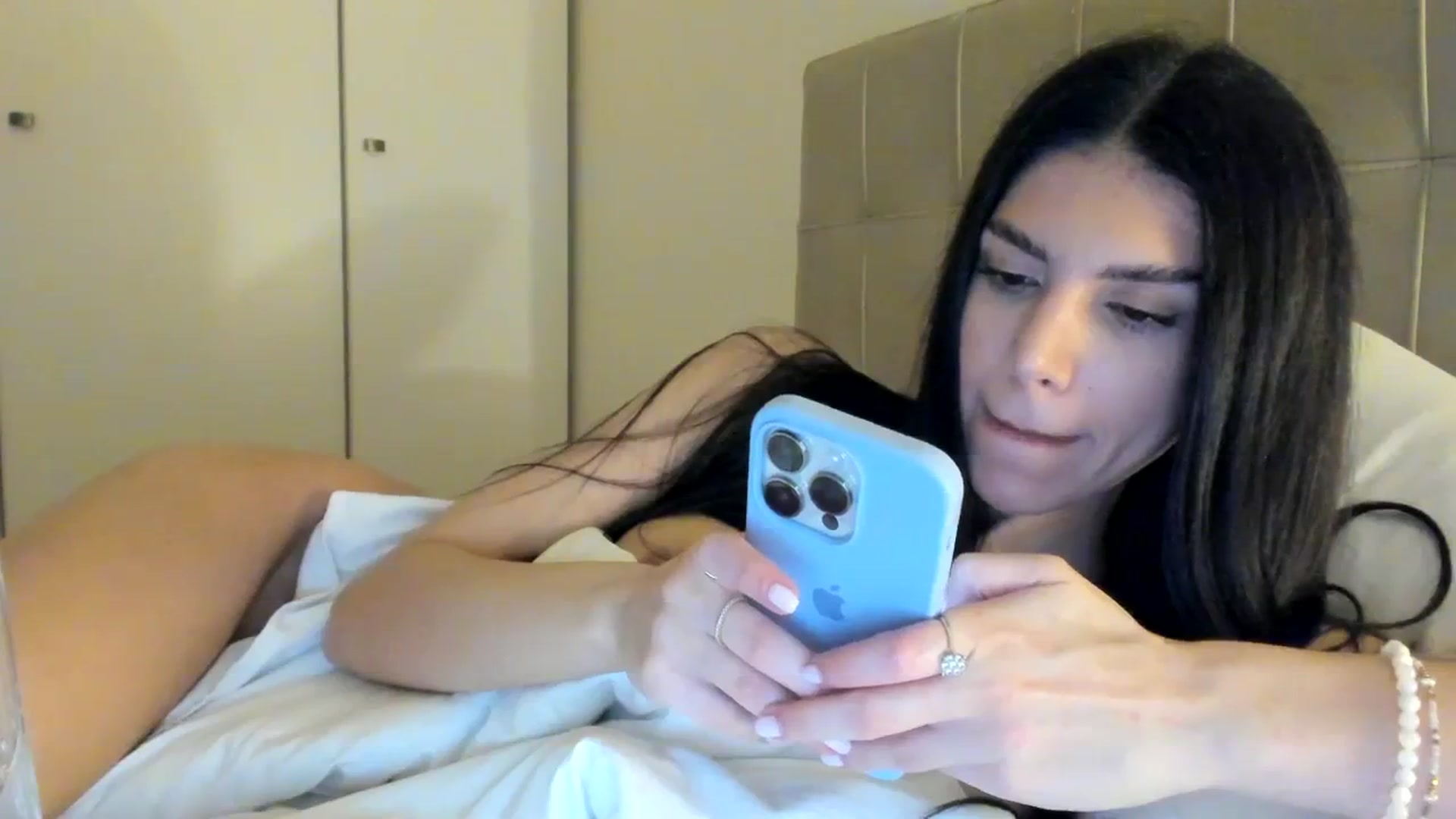 Gallery image thumbnail from SashaLopez's myfreecams stream on, 01/04/2024, 21:37 image 12 of 20