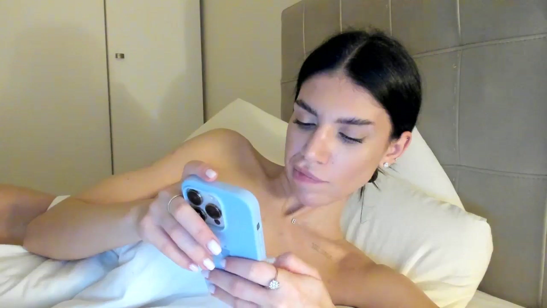 Gallery image thumbnail from SashaLopez's myfreecams stream on, 01/04/2024, 23:49 image 15 of 20