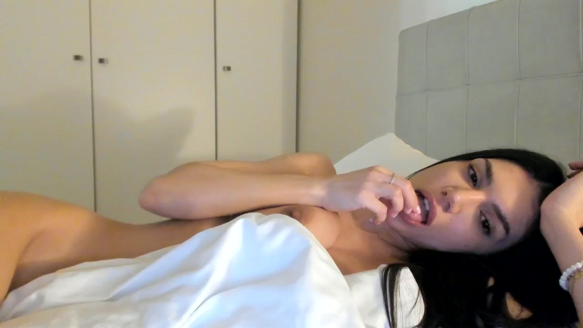 Gallery image thumbnail from SashaLopez's myfreecams stream on, 01/07/2024, 24:01 image 14 of 20