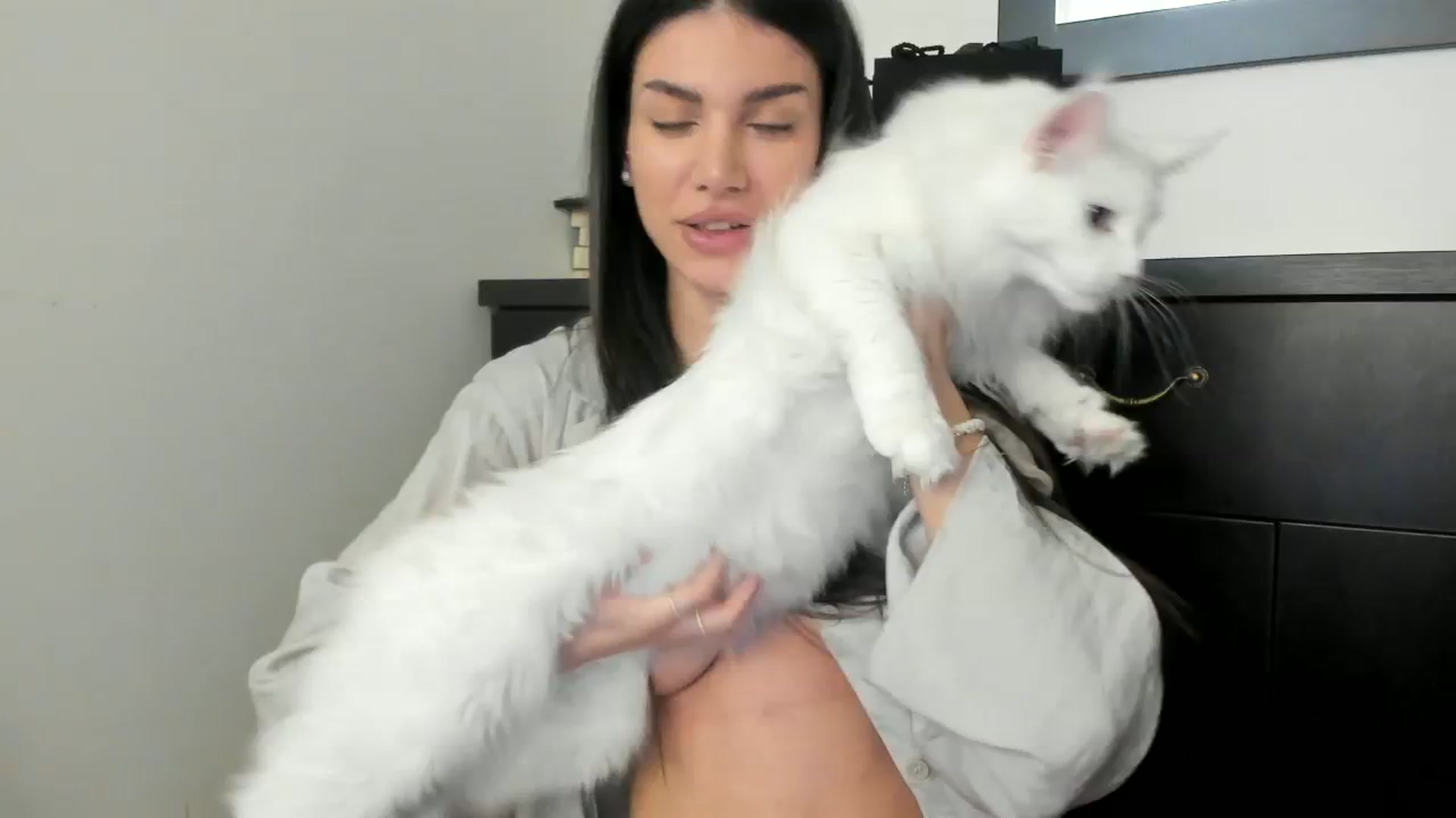 Gallery image thumbnail from SashaLopez's myfreecams stream on, 01/10/2024, 22:23 image 1 of 20