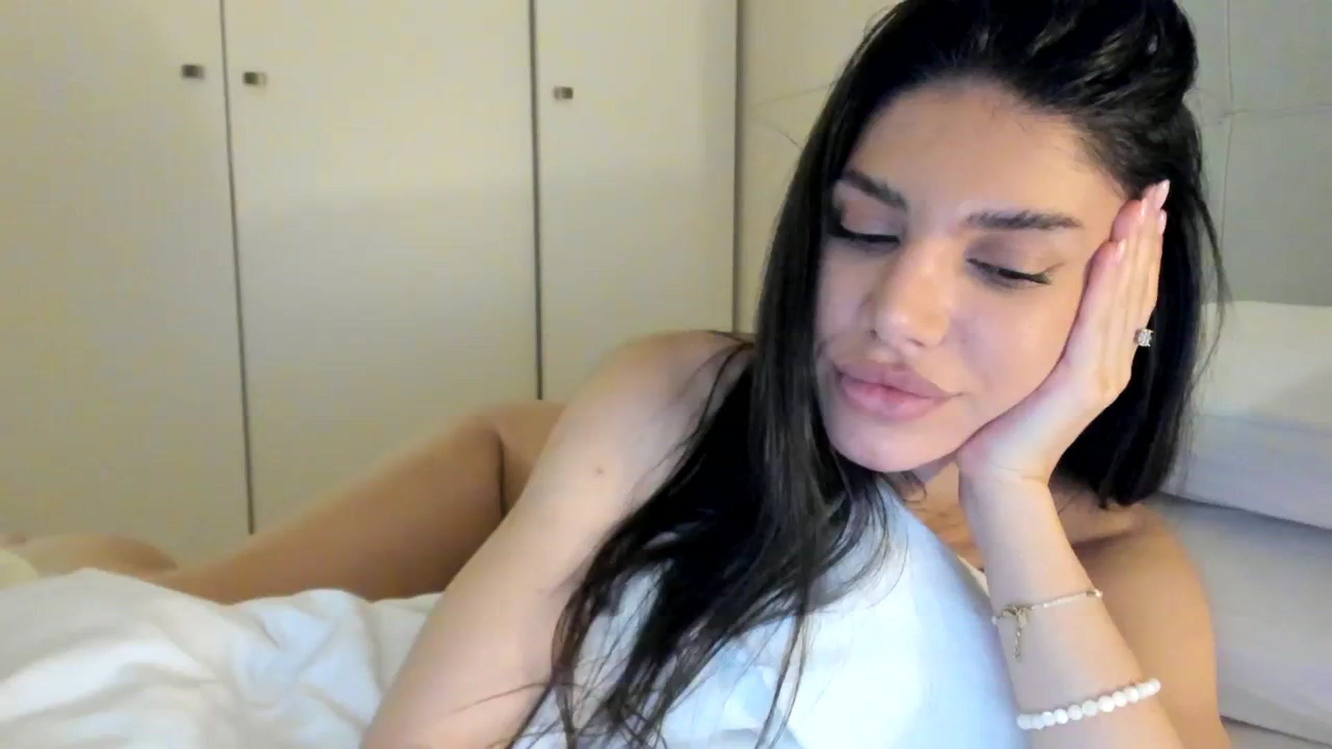 Gallery image thumbnail from SashaLopez's myfreecams stream on, 01/12/2024, 24:02 image 6 of 20