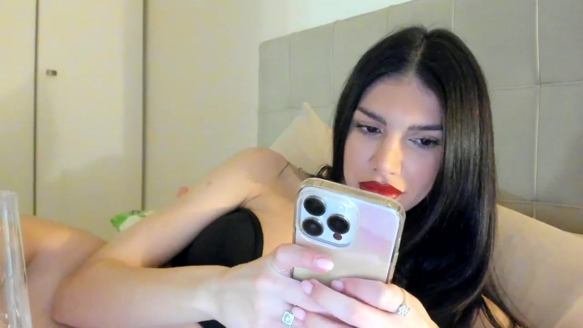 Gallery image thumbnail from SashaLopez's myfreecams stream on, 01/19/2024, 22:27 image 18 of 20